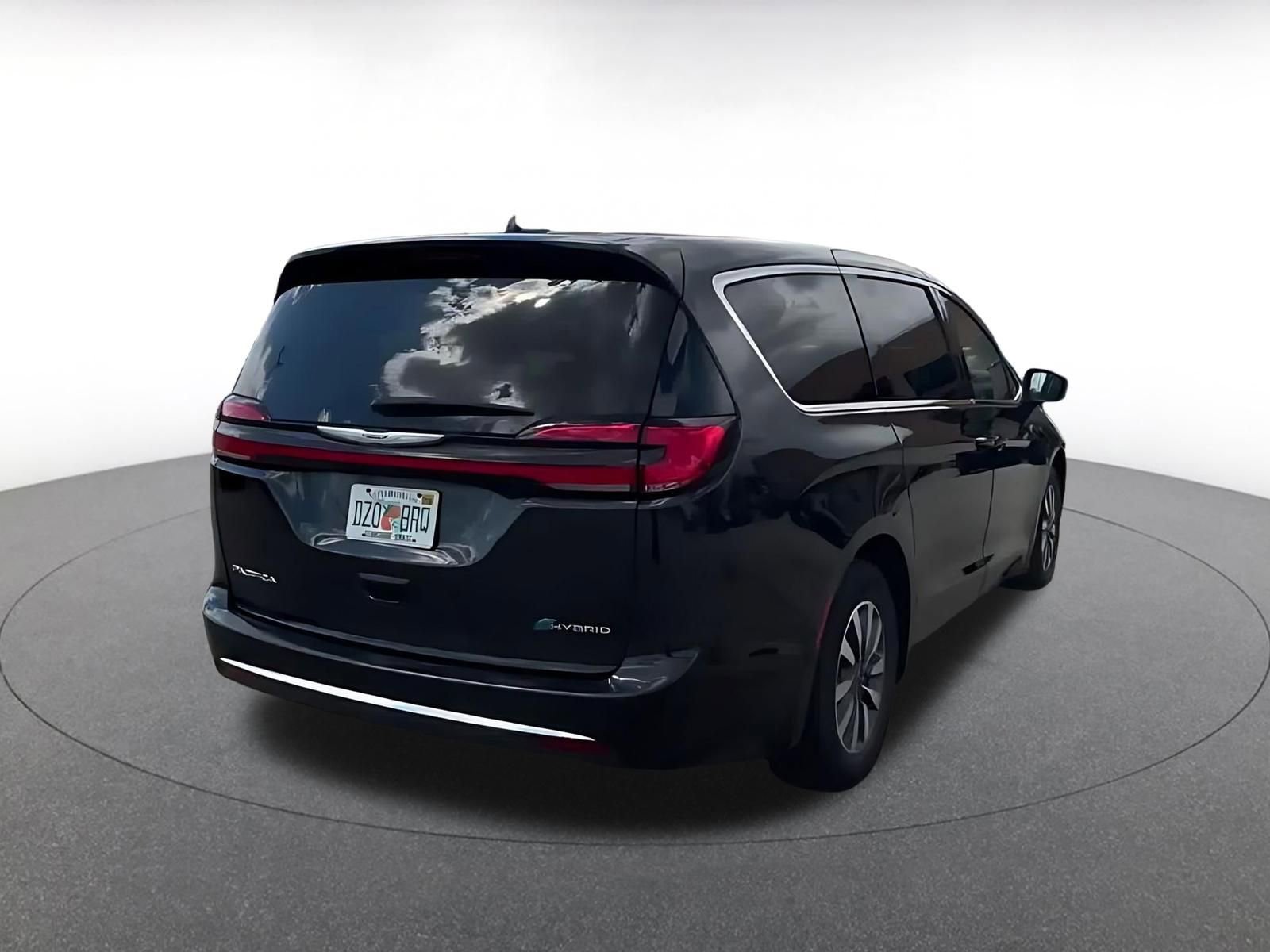 Thumbnail: 2023 Chrysler Pacifica - 15