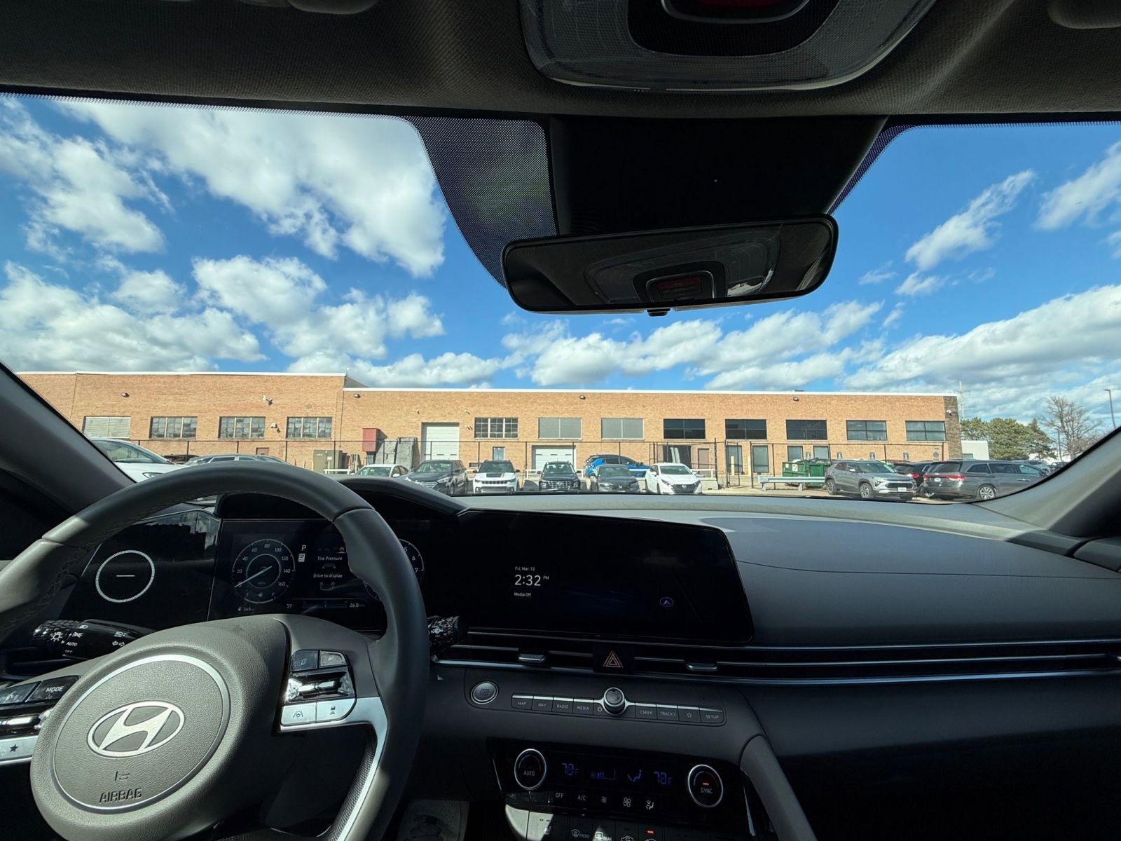 Thumbnail: 2025 Hyundai Elantra - 32