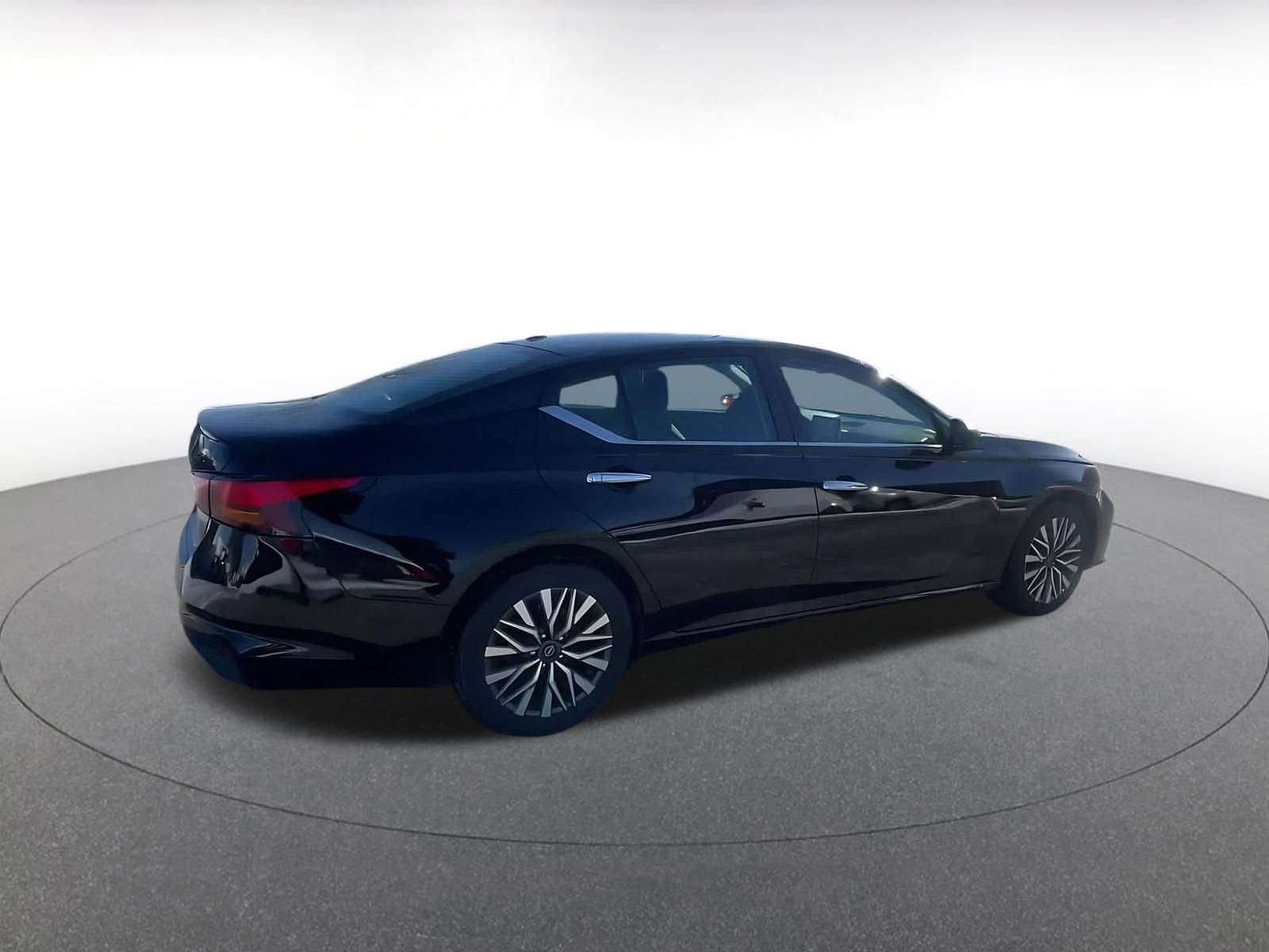 Thumbnail: 2025 Nissan Altima - 15