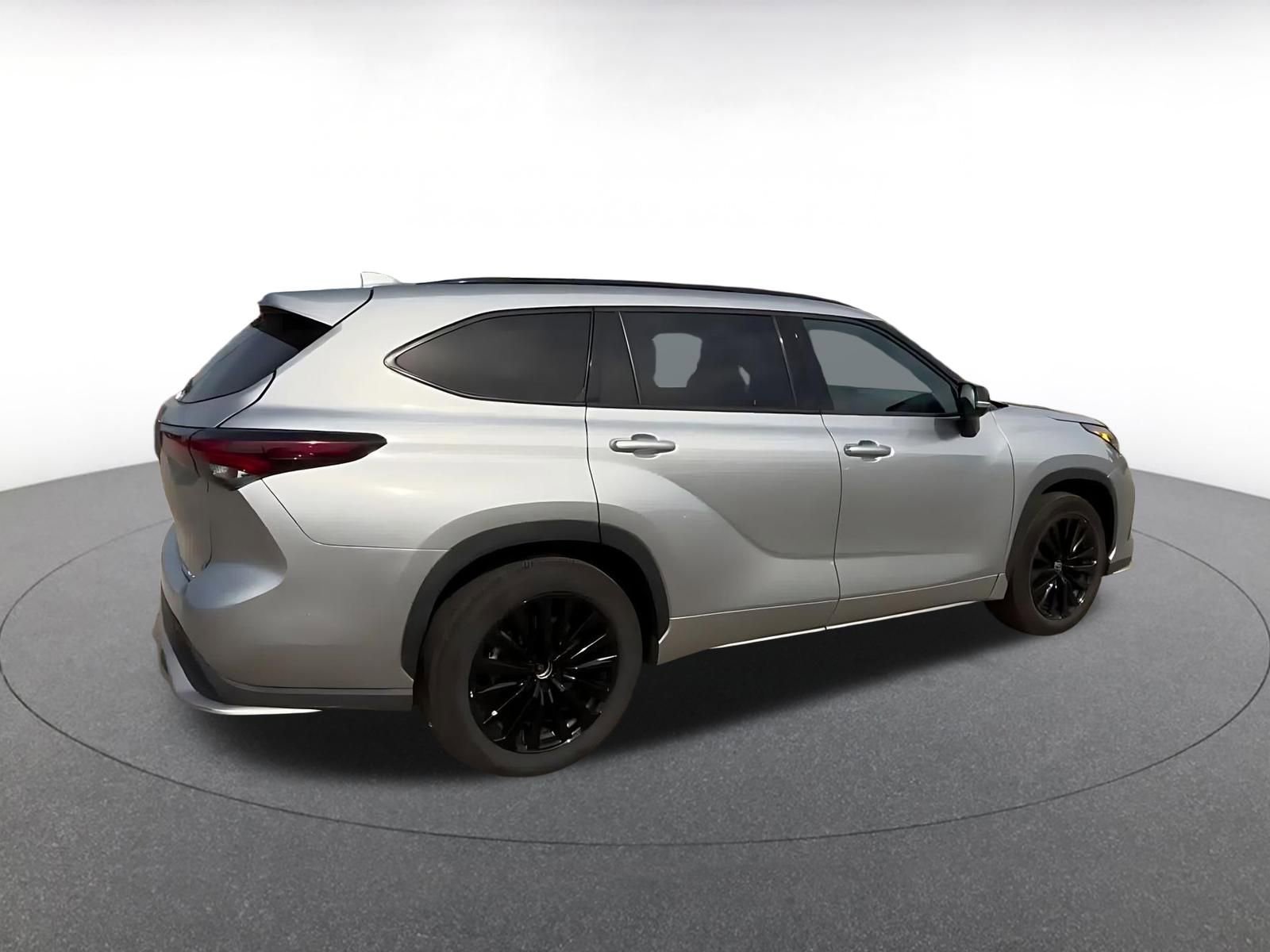 Thumbnail: 2025 Toyota Highlander - 15