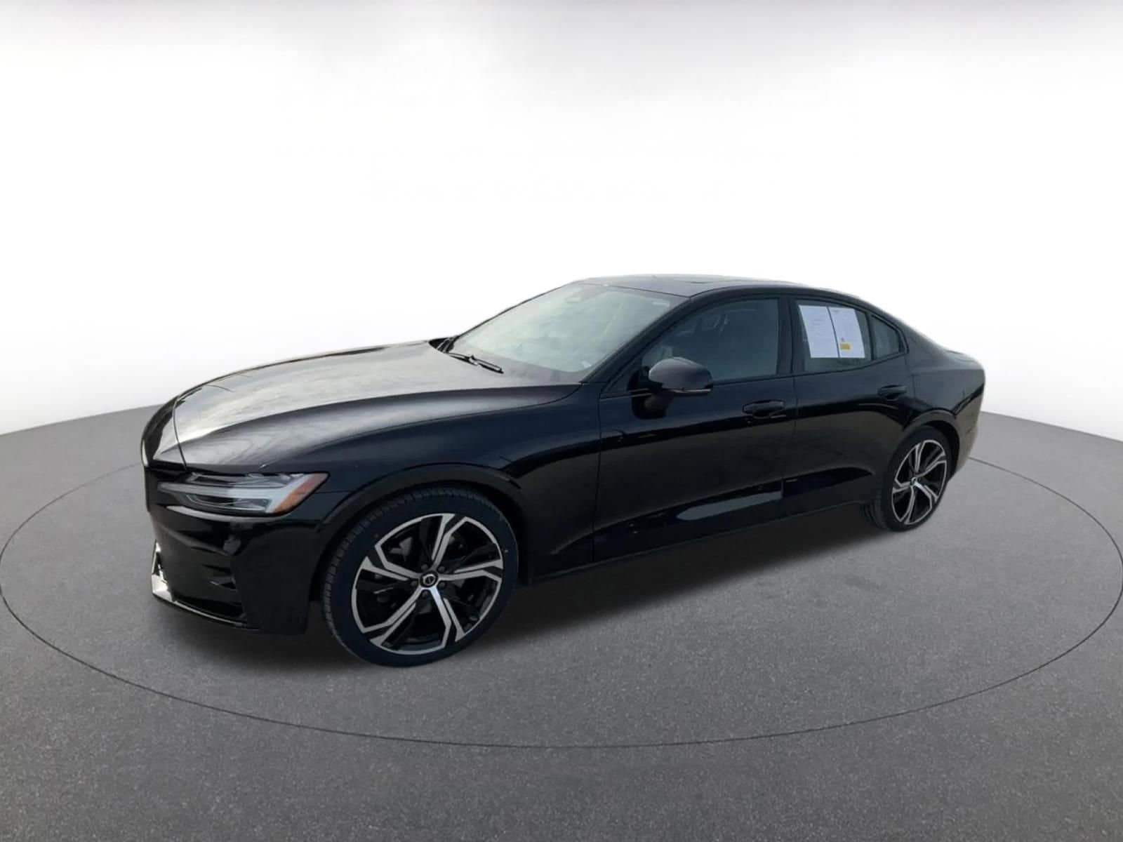 Thumbnail: 2025 Volvo S60 - 8