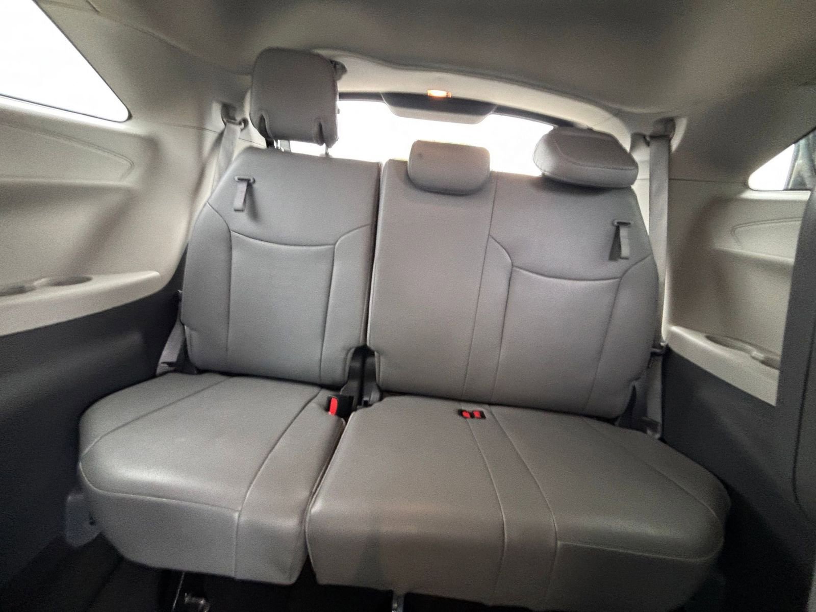 Thumbnail: 2024 Toyota Sienna - 30