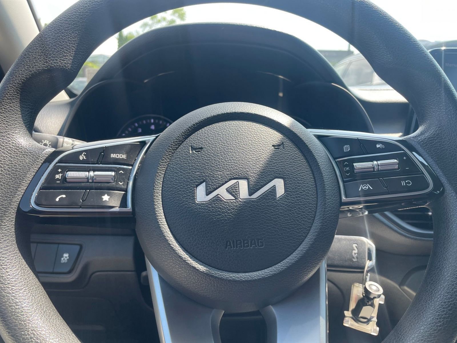 Thumbnail: 2023 Kia Forte - 29