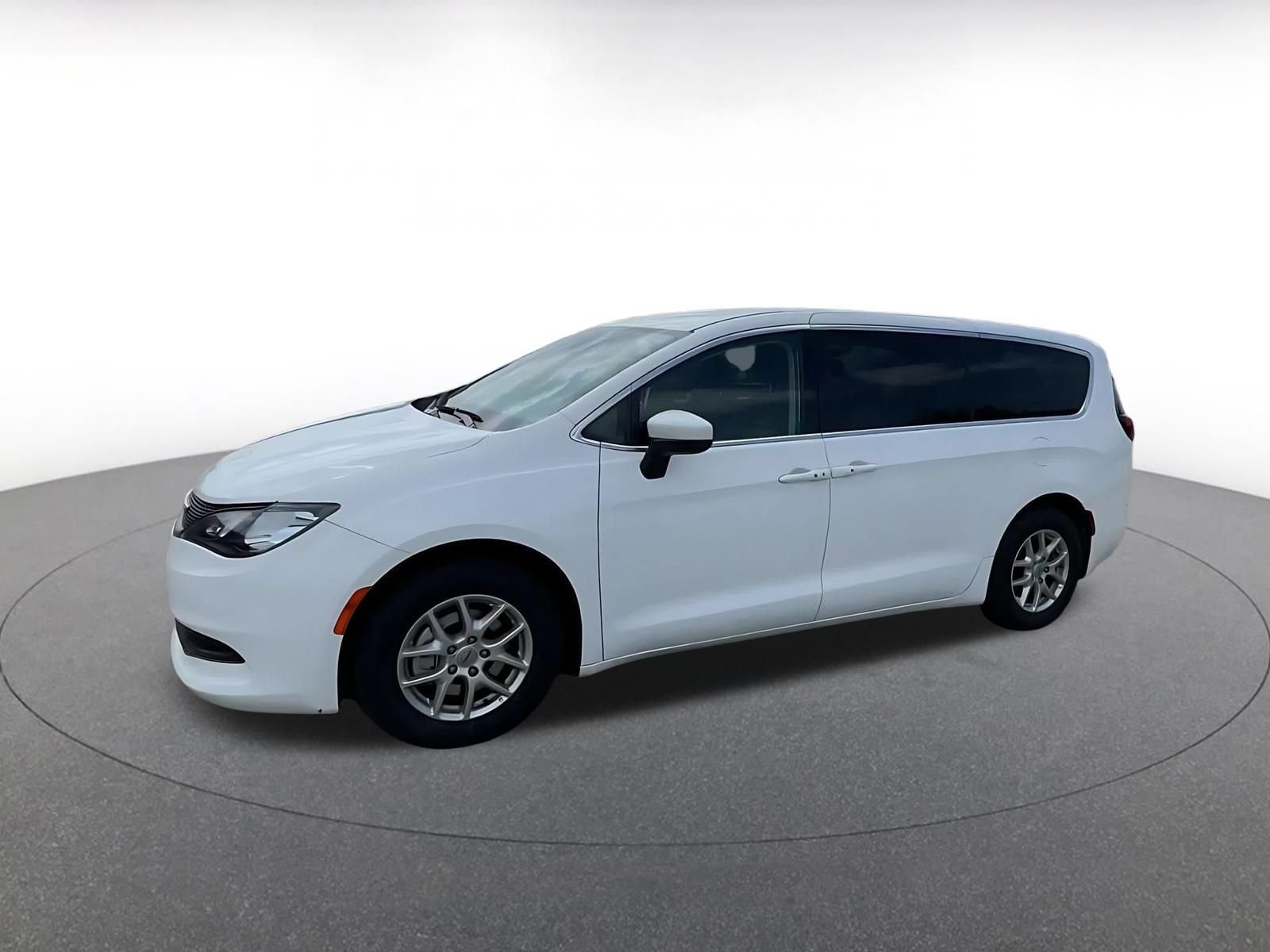 Thumbnail: 2022 Chrysler Voyager - 8