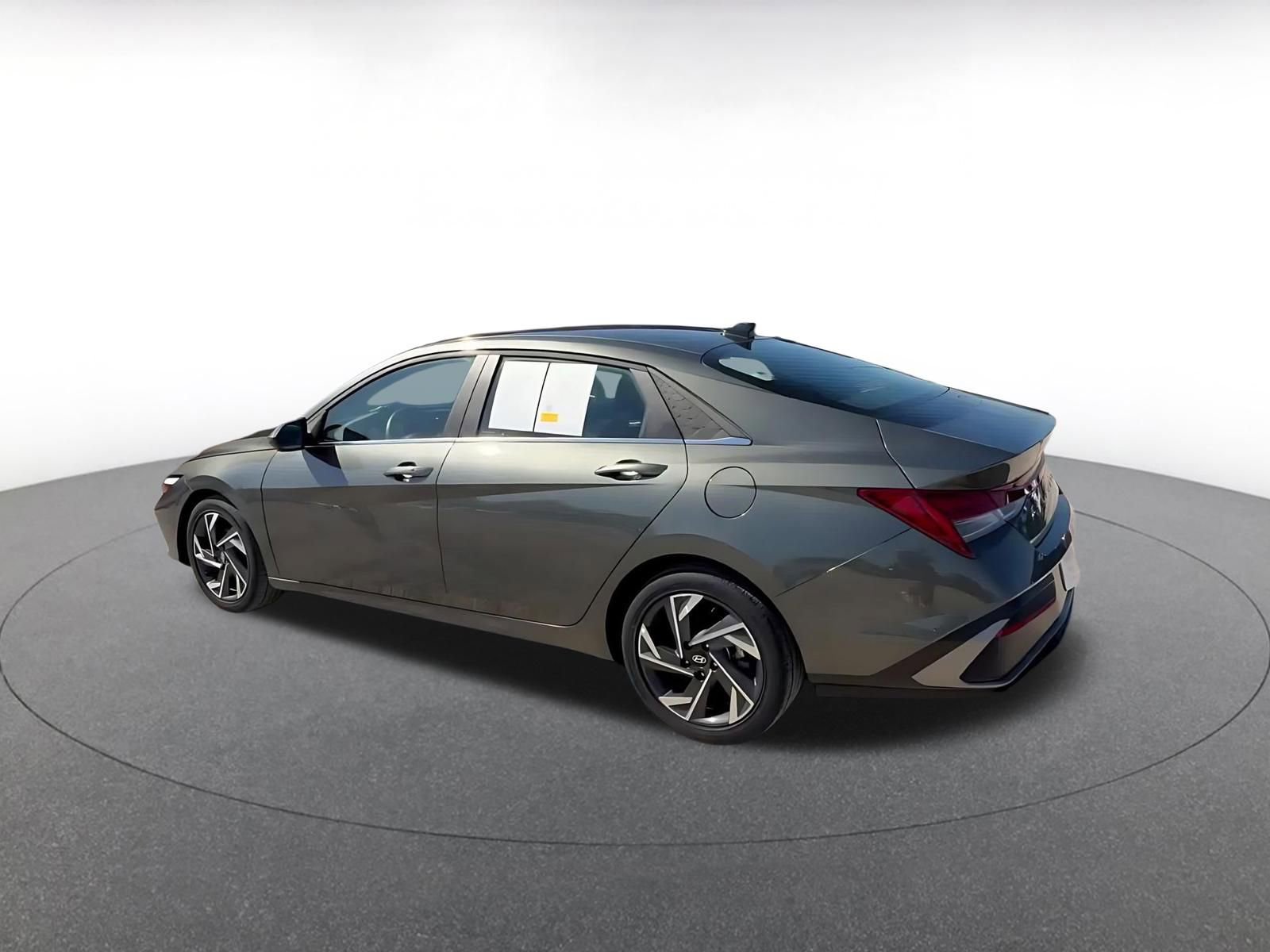 Thumbnail: 2025 Hyundai Elantra - 10