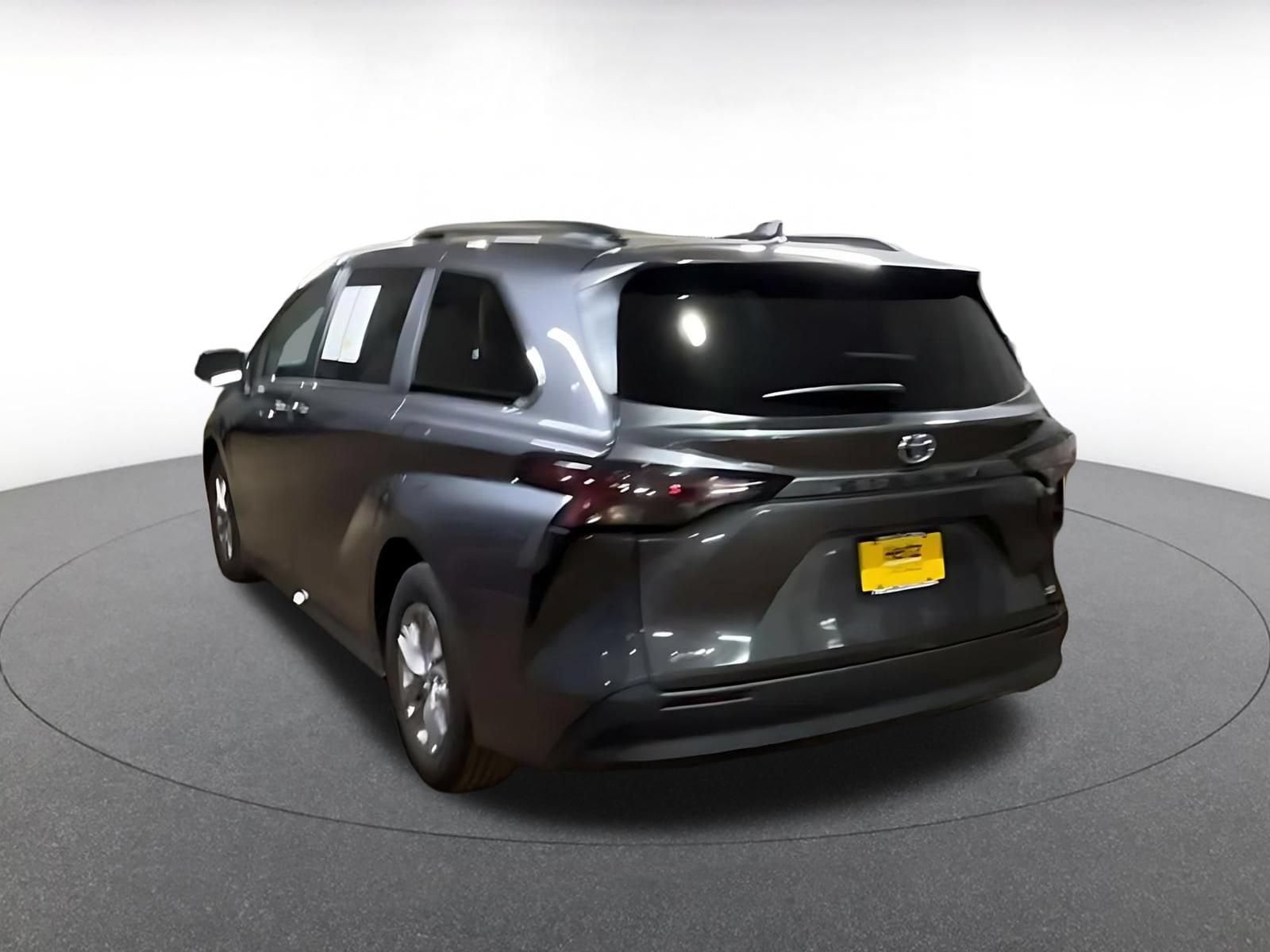Thumbnail: 2025 Toyota Sienna - 10