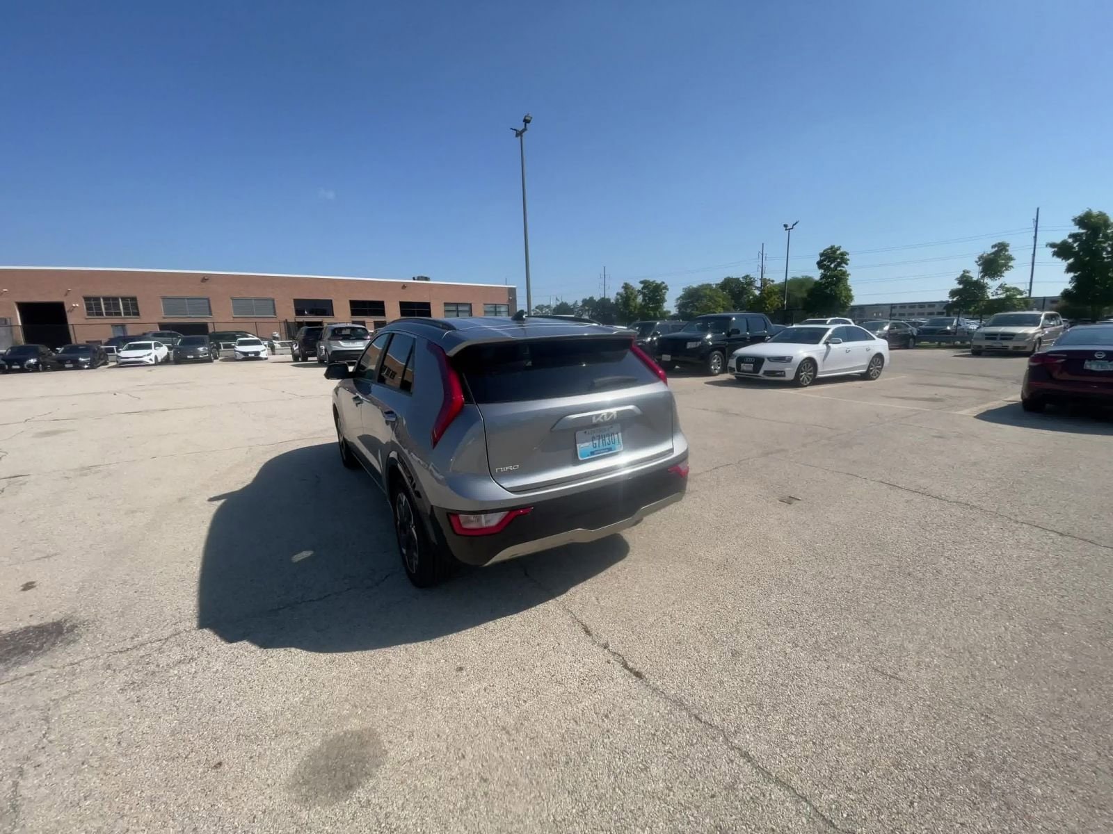 Thumbnail: 2023 Kia Niro - 16