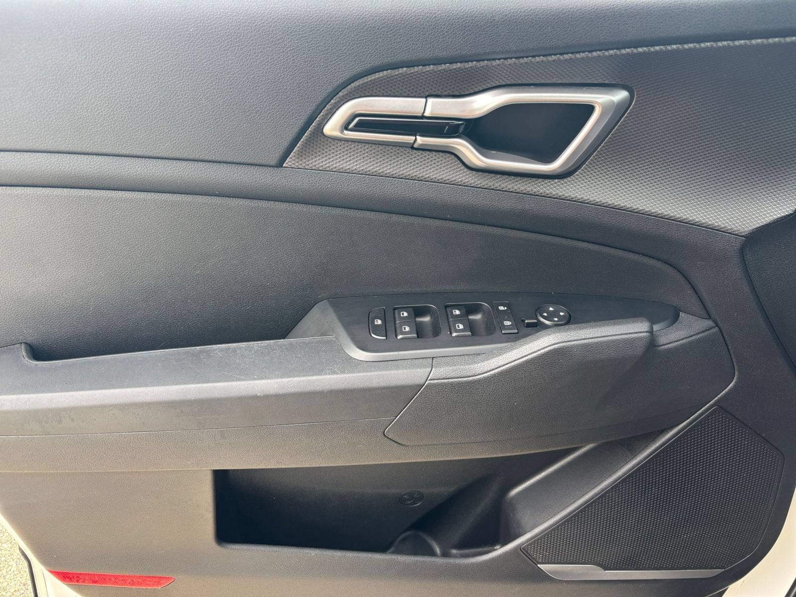 Thumbnail: 2023 Kia Sportage - 18