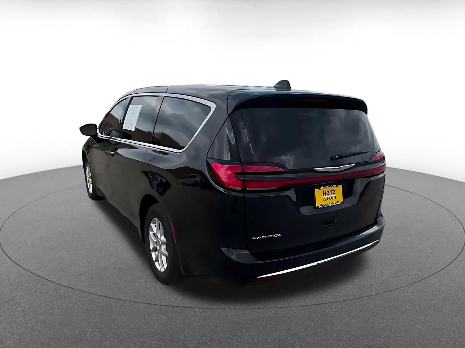 Thumbnail: 2025 Chrysler Pacifica - 10
