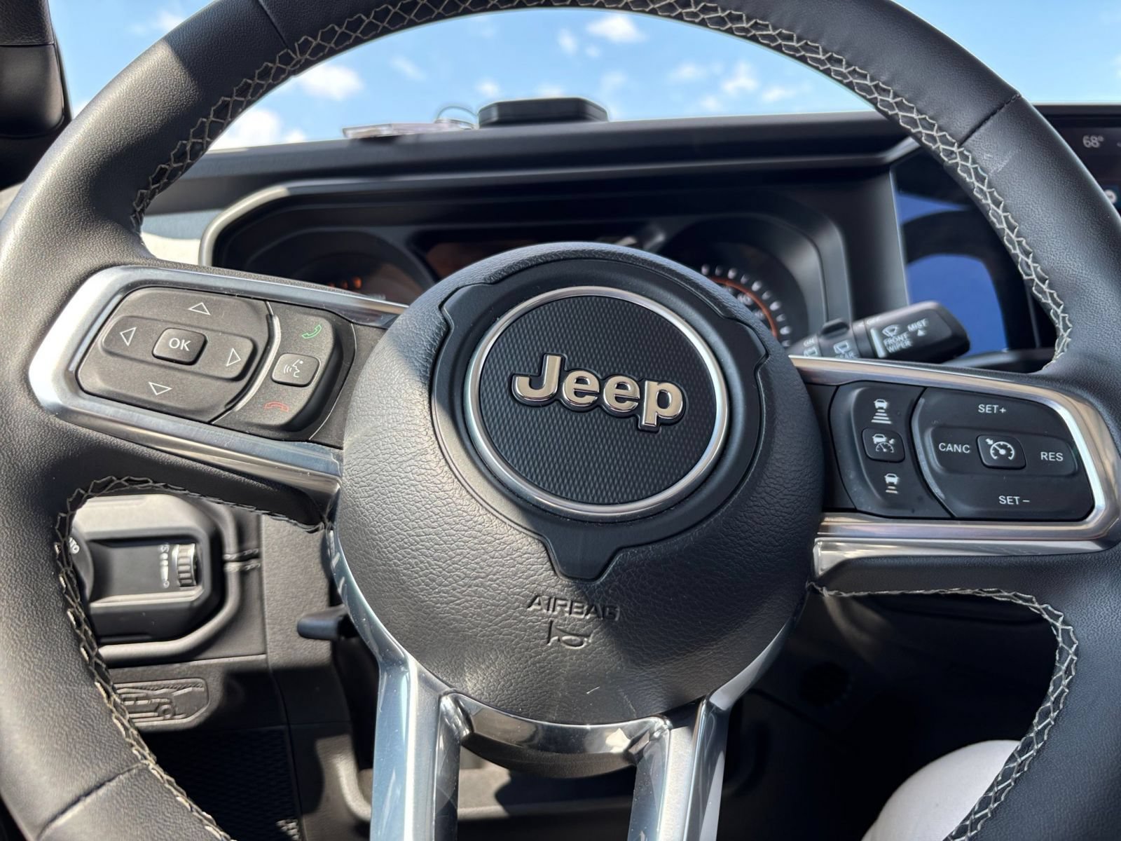 Thumbnail: 2025 Jeep Wrangler - 25