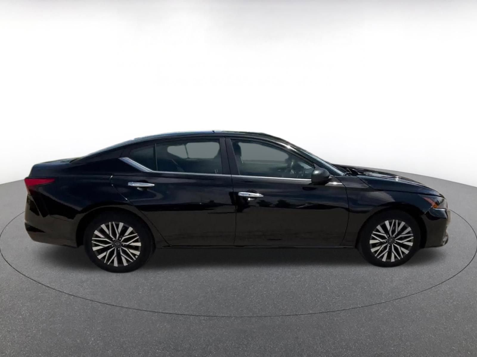 Thumbnail: 2025 Nissan Altima - 16