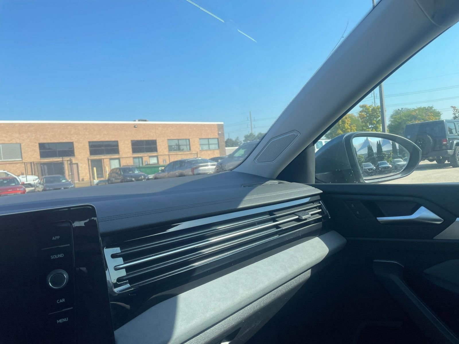 Thumbnail: 2025 Volkswagen Jetta - 35