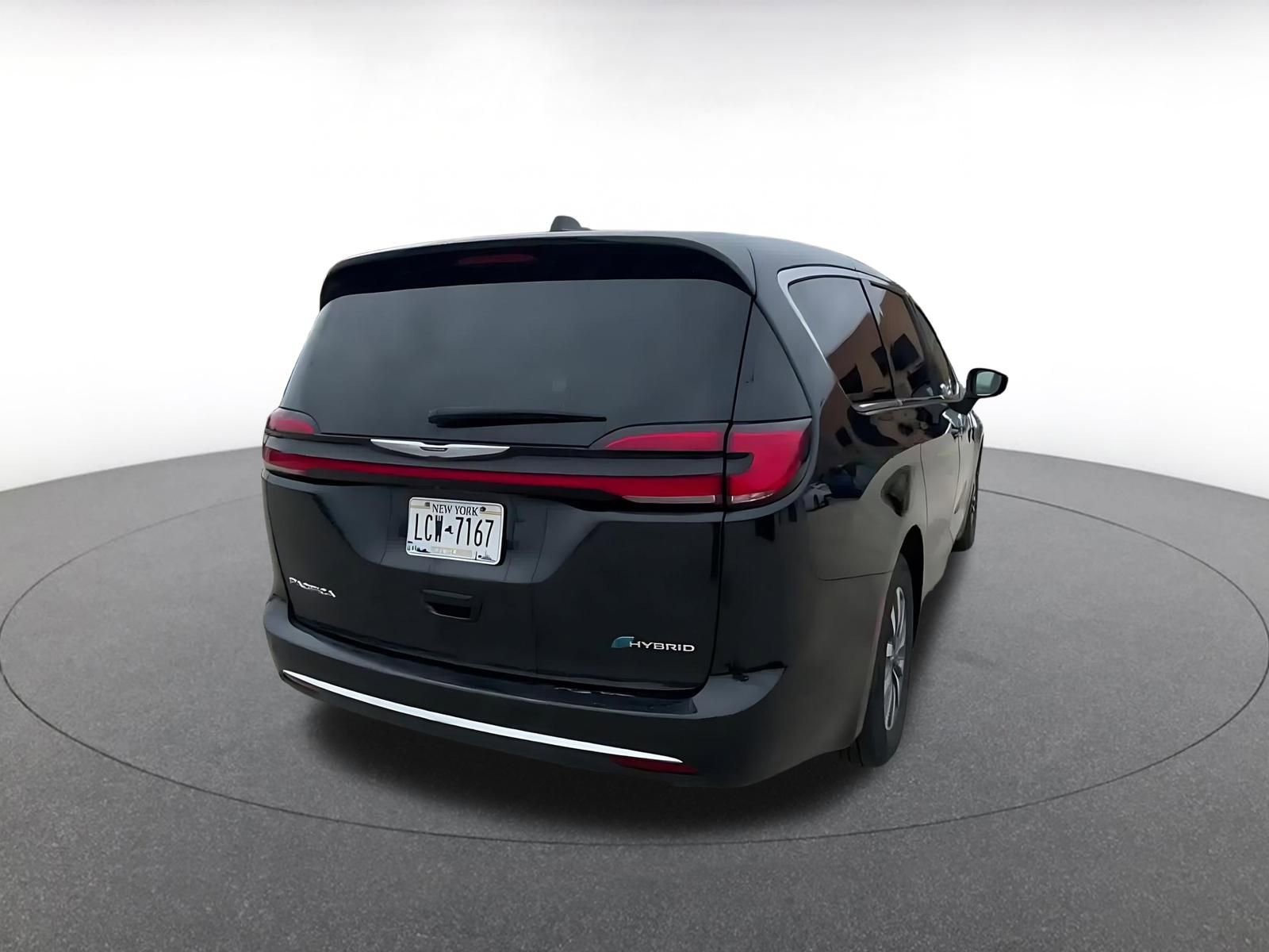 Thumbnail: 2023 Chrysler Pacifica - 14