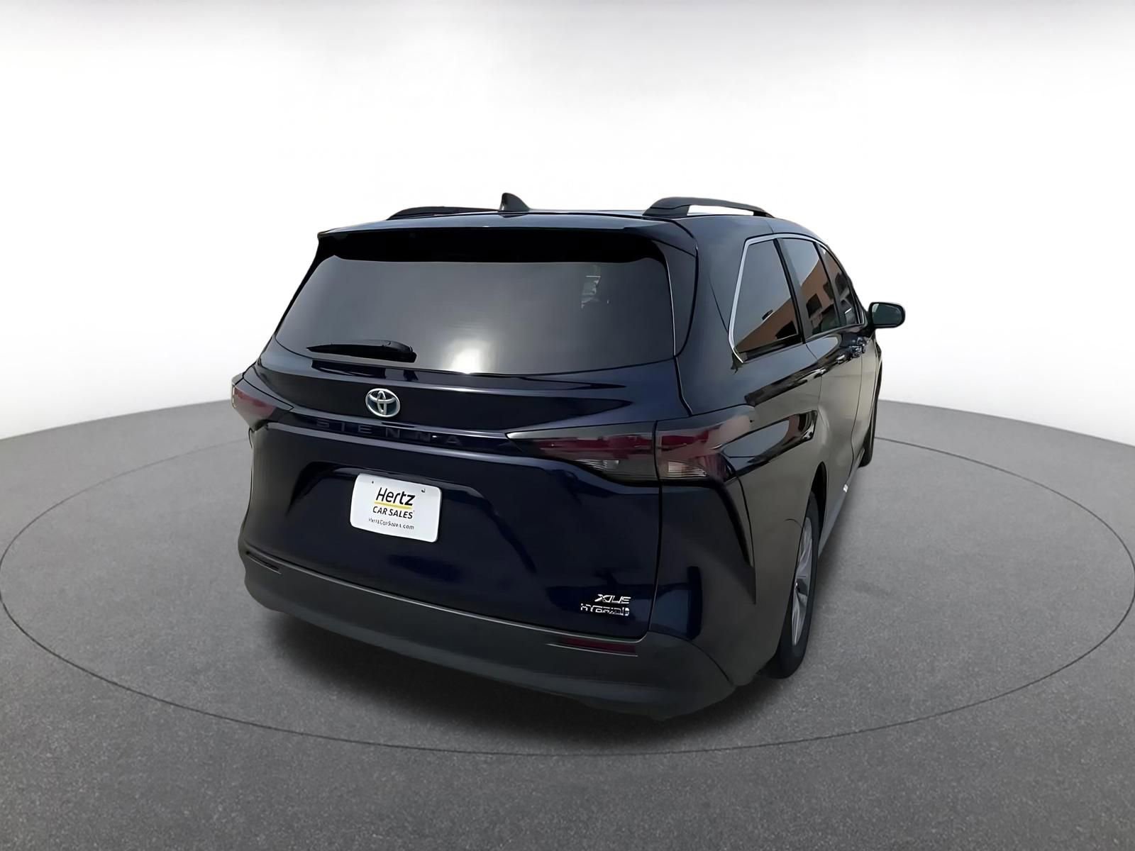 Thumbnail: 2024 Toyota Sienna - 14