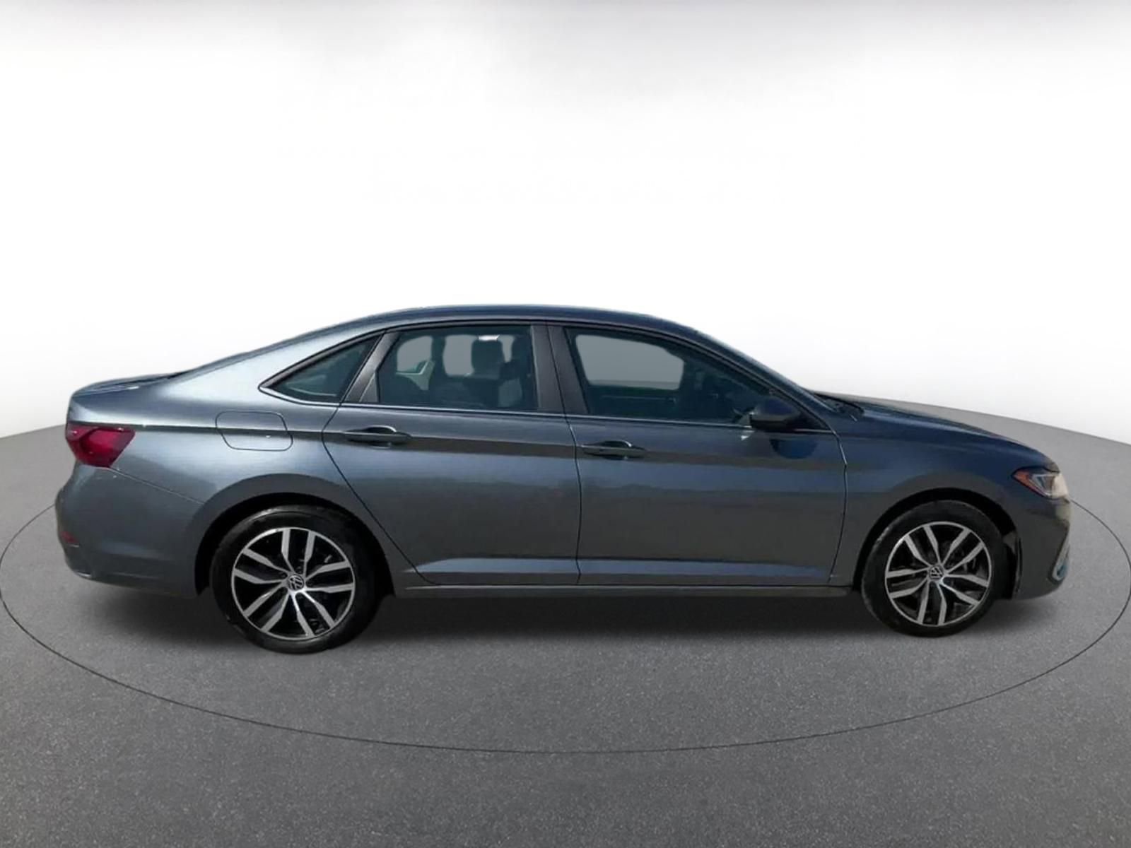 Thumbnail: 2025 Volkswagen Jetta - 16