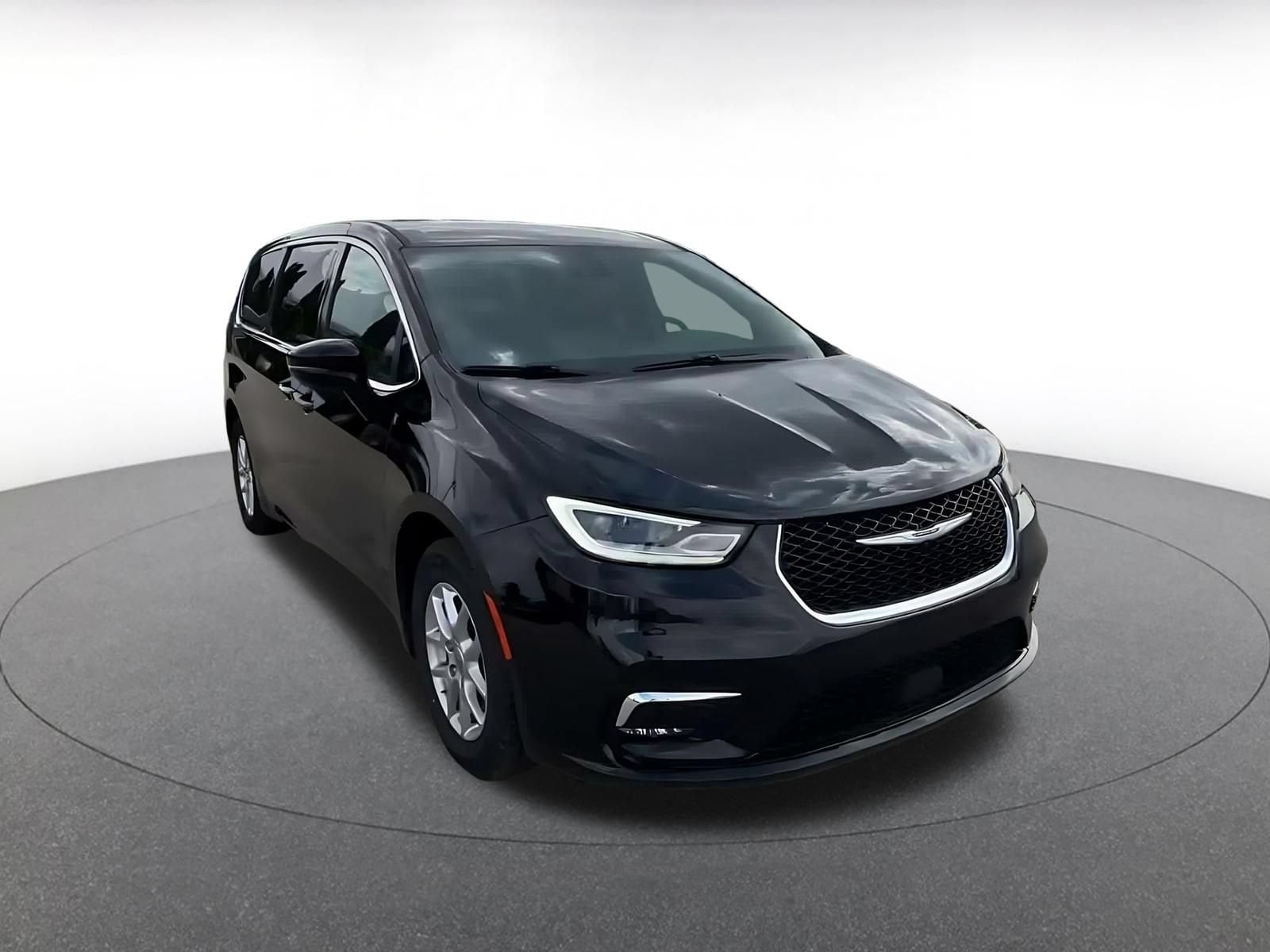 Thumbnail: 2025 Chrysler Pacifica - 3