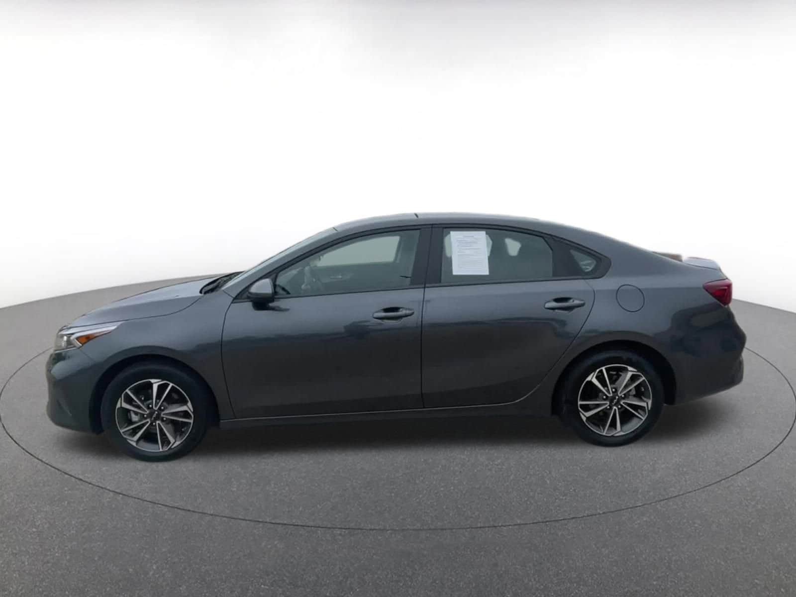 Thumbnail: 2024 Kia Forte - 9