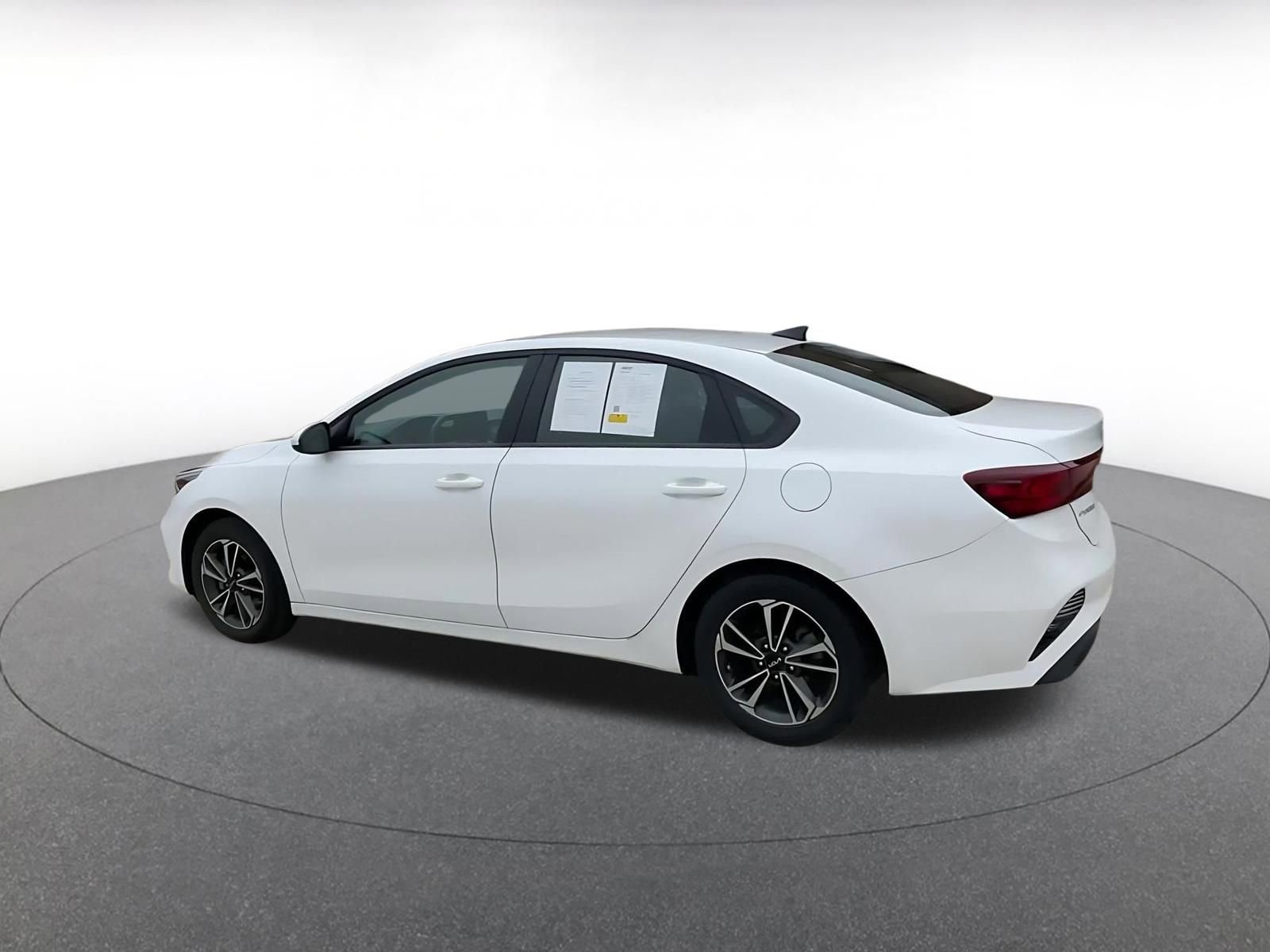 Thumbnail: 2024 Kia Forte - 10