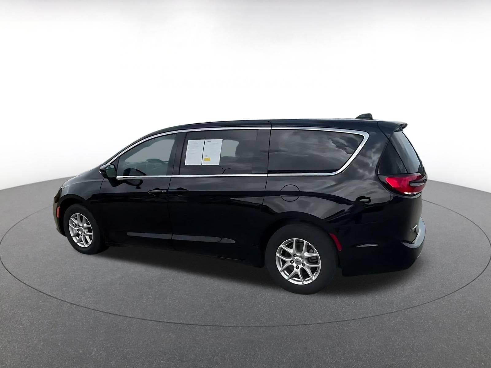 Thumbnail: 2025 Chrysler Pacifica - 9