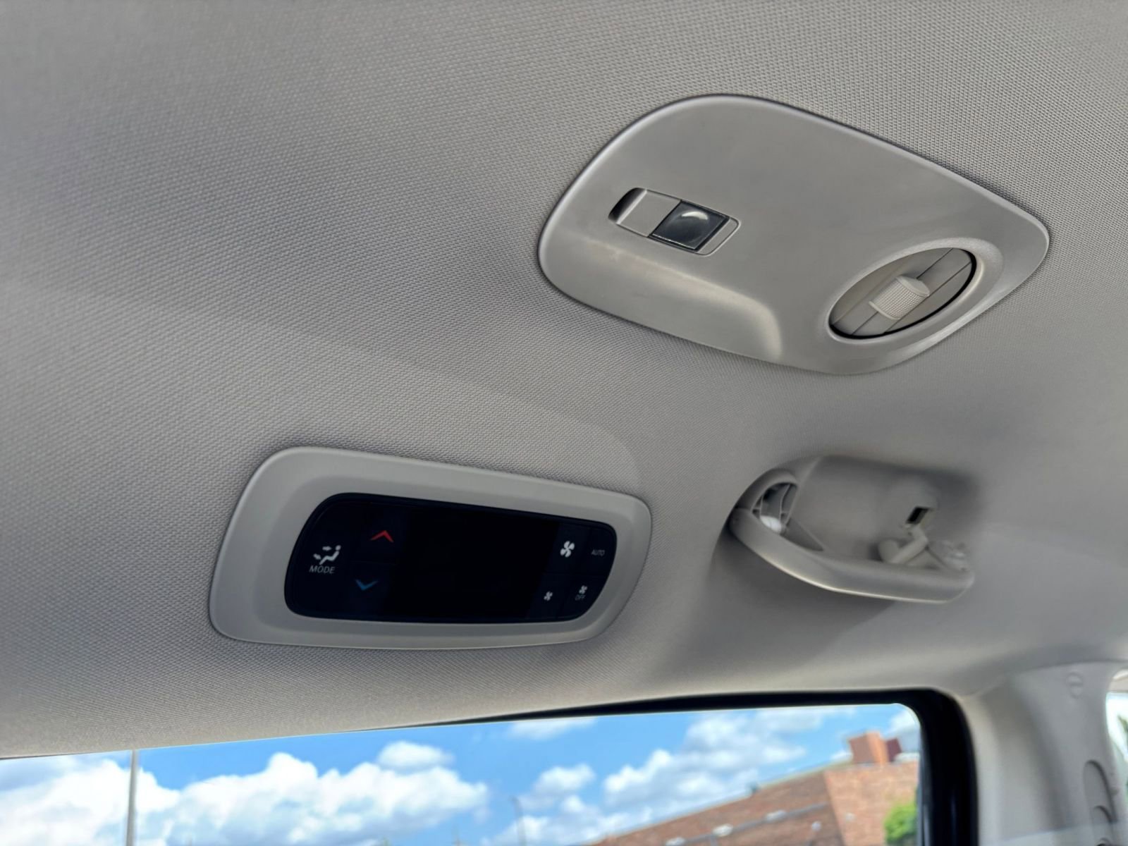 Thumbnail: 2023 Chrysler Pacifica - 24