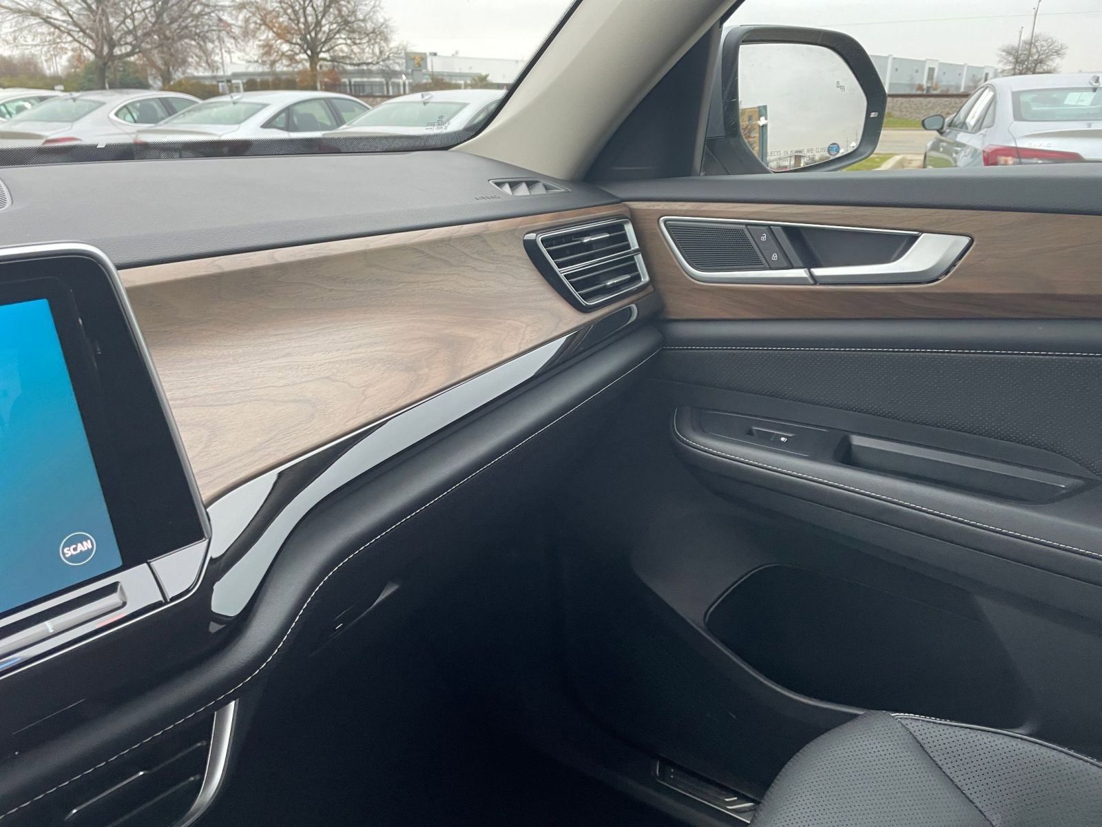 Thumbnail: 2025 Volkswagen Atlas - 35