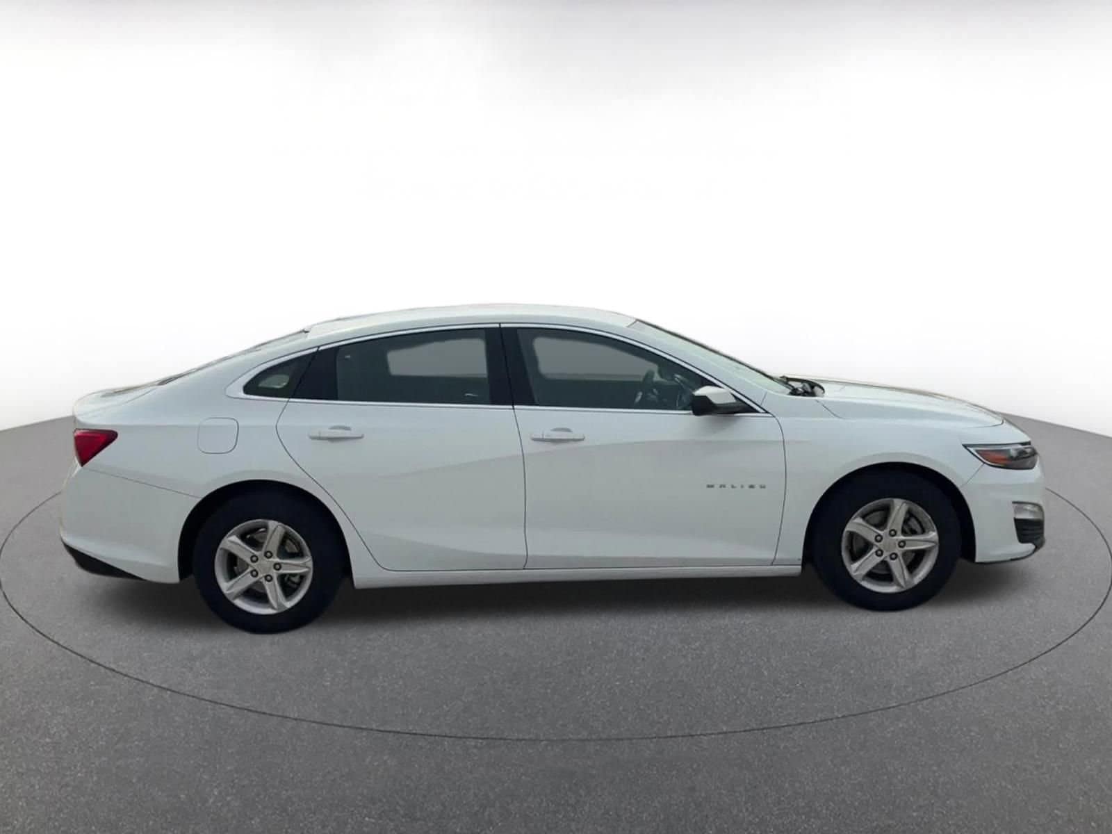 Thumbnail: 2023 Chevrolet Malibu - 16
