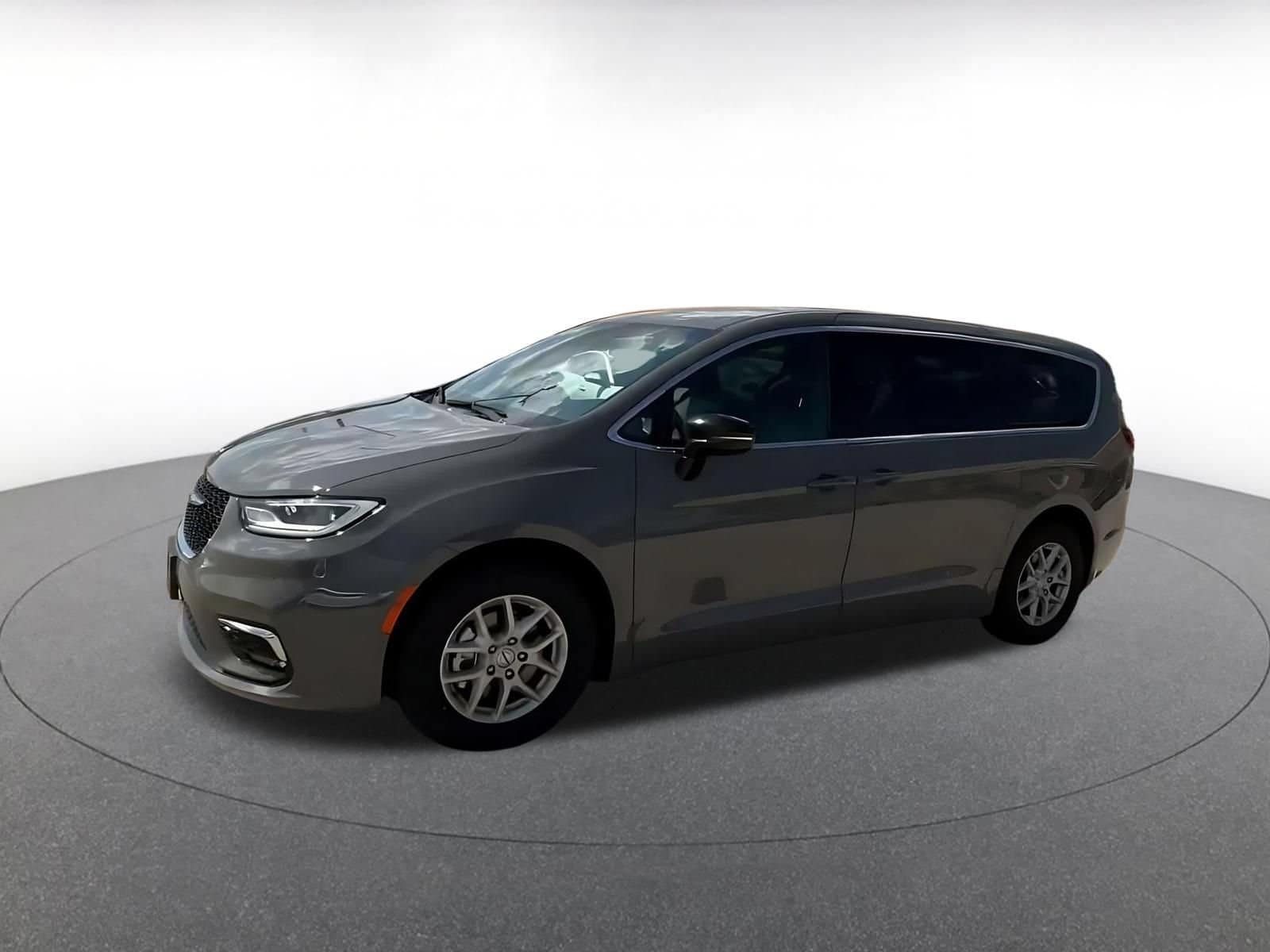Thumbnail: 2025 Chrysler Pacifica - 6