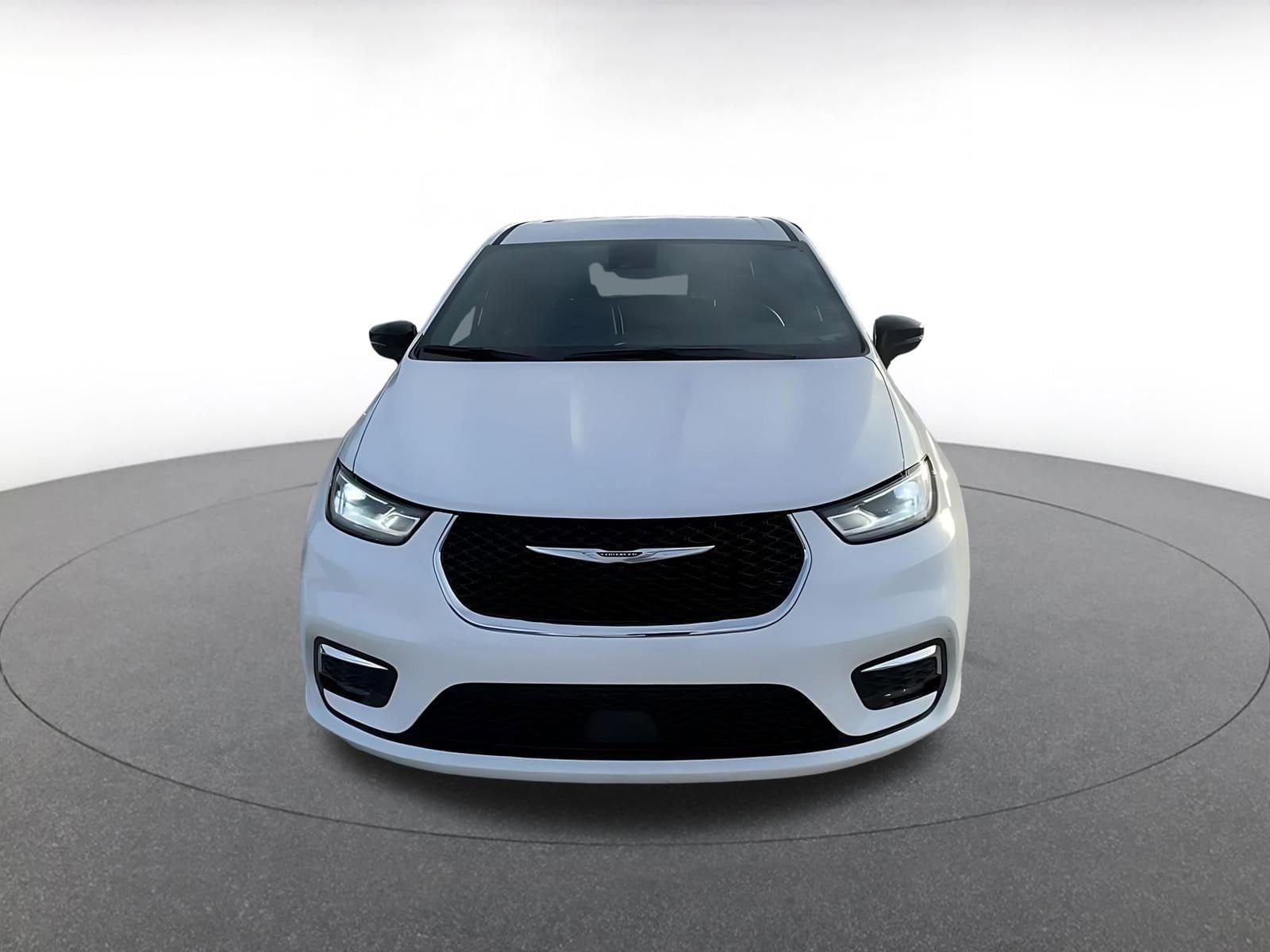 Thumbnail: 2025 Chrysler Pacifica - 4