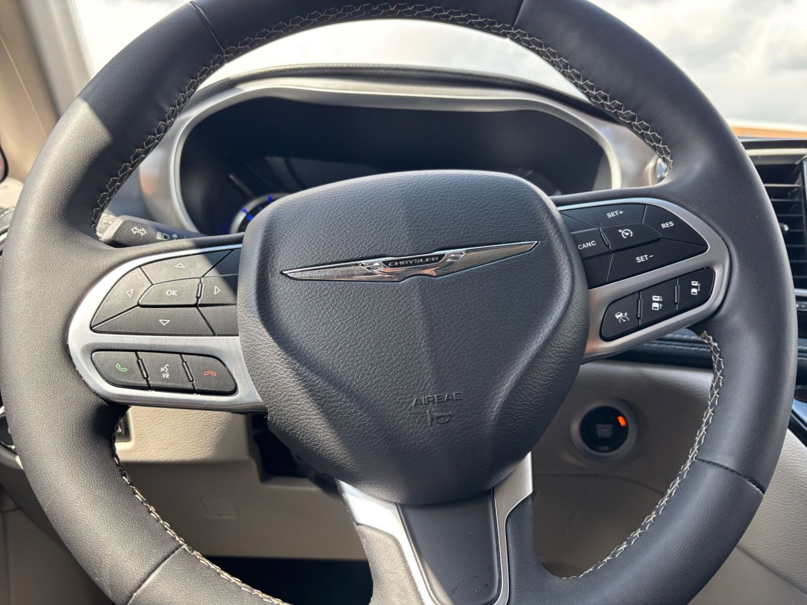 Thumbnail: 2023 Chrysler Pacifica - 30