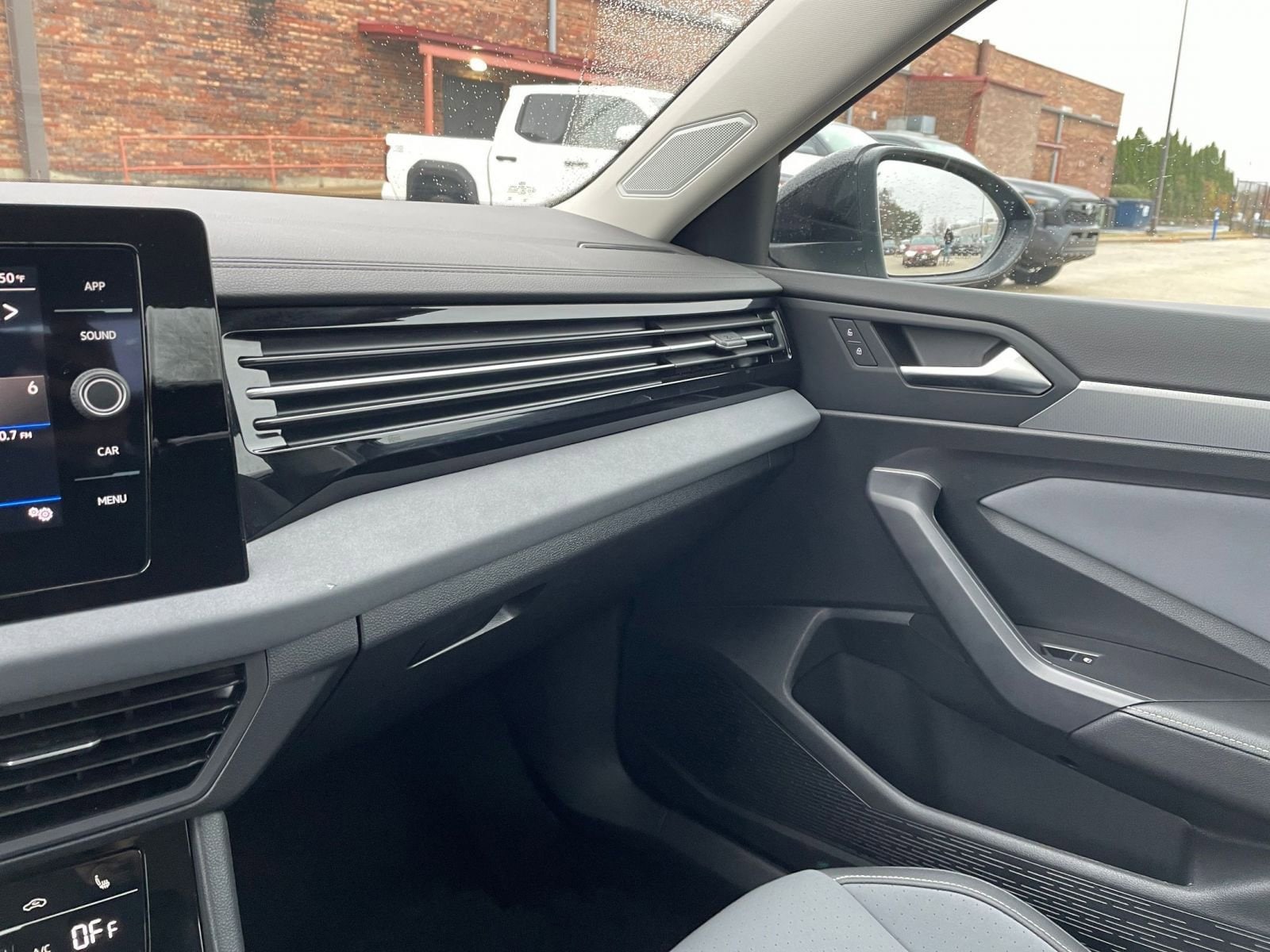 Thumbnail: 2025 Volkswagen Jetta - 33