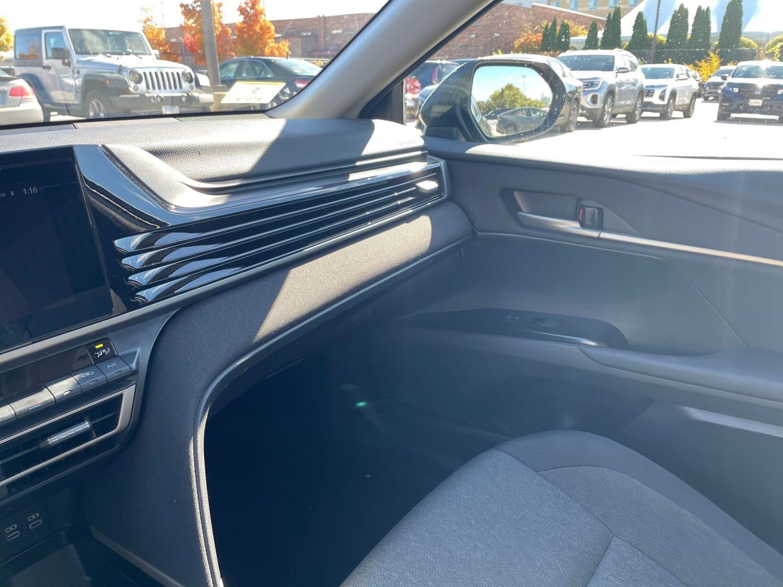 Thumbnail: 2025 Toyota Camry - 35