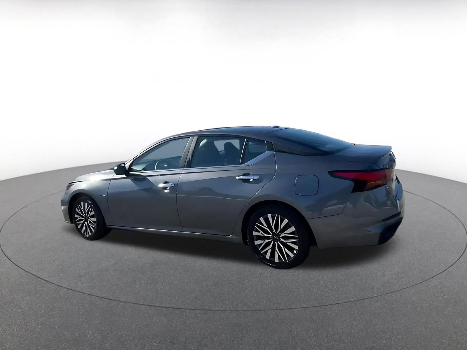 Thumbnail: 2025 Nissan Altima - 10