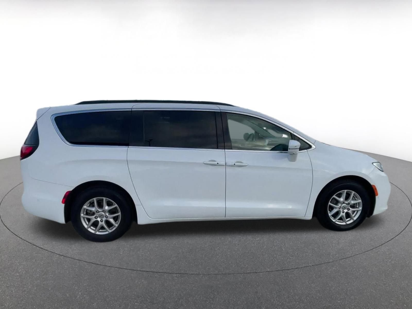 Thumbnail: 2022 Chrysler Pacifica - 16