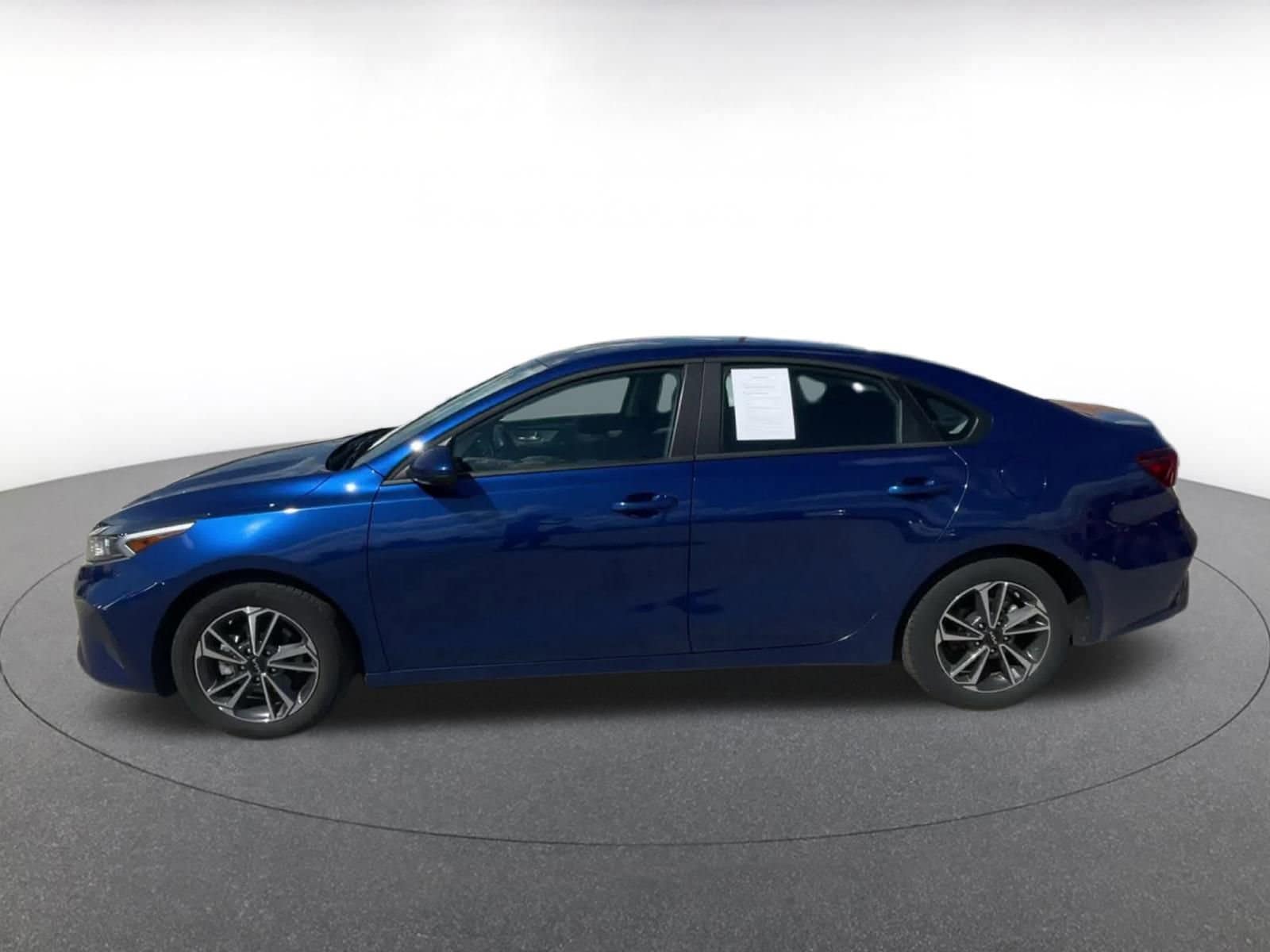 Thumbnail: 2024 Kia Forte - 9