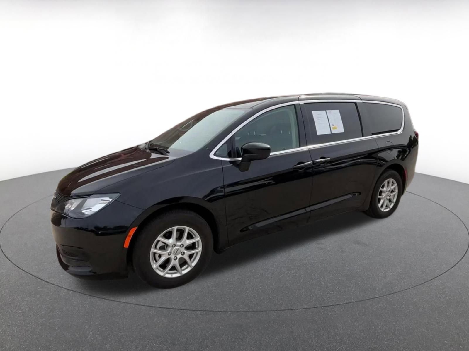 Thumbnail: 2024 Chrysler Voyager - 8