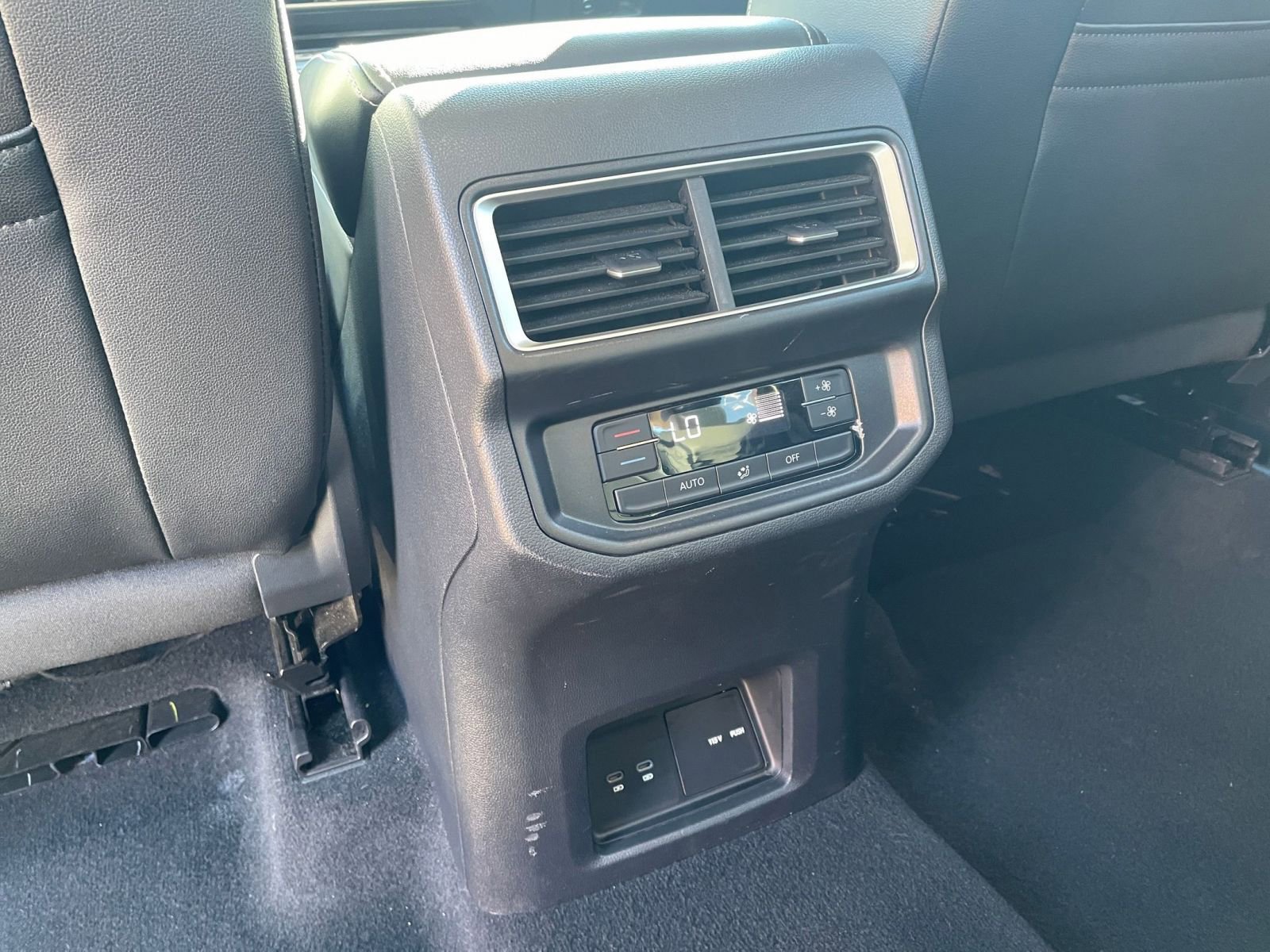 Thumbnail: 2025 Volkswagen Atlas - 24