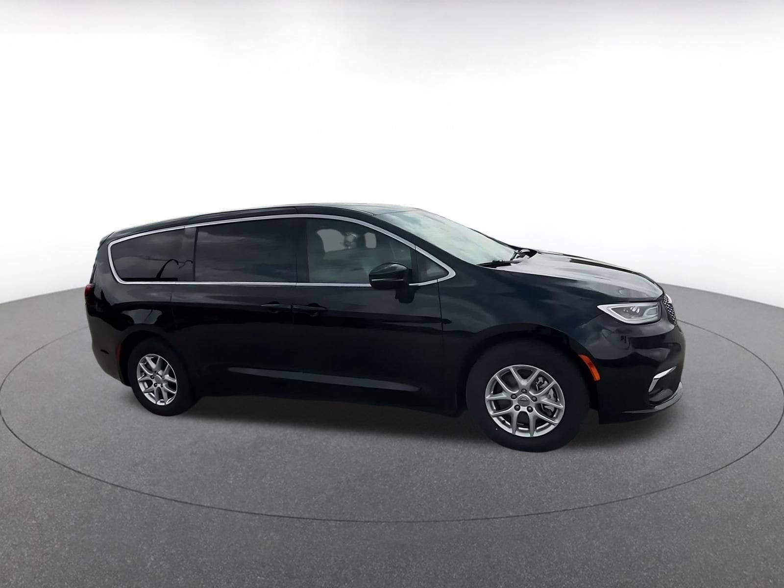 Thumbnail: 2025 Chrysler Pacifica - 2