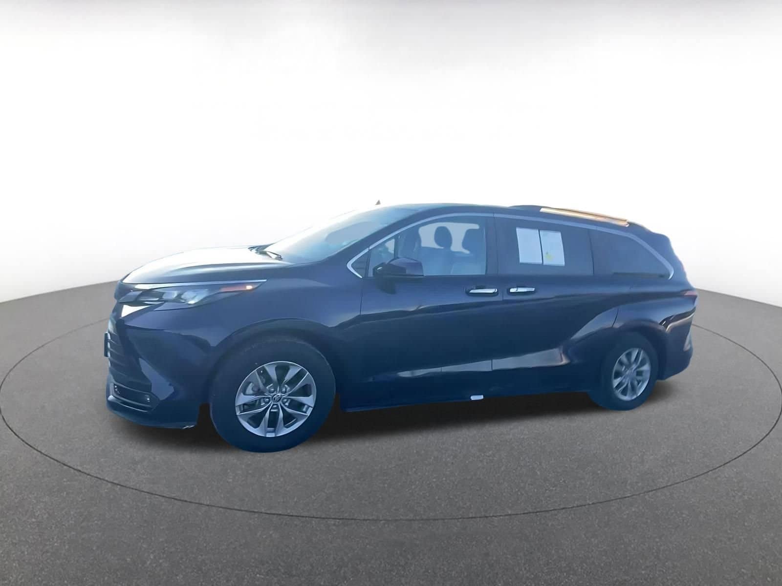 Thumbnail: 2025 Toyota Sienna - 8