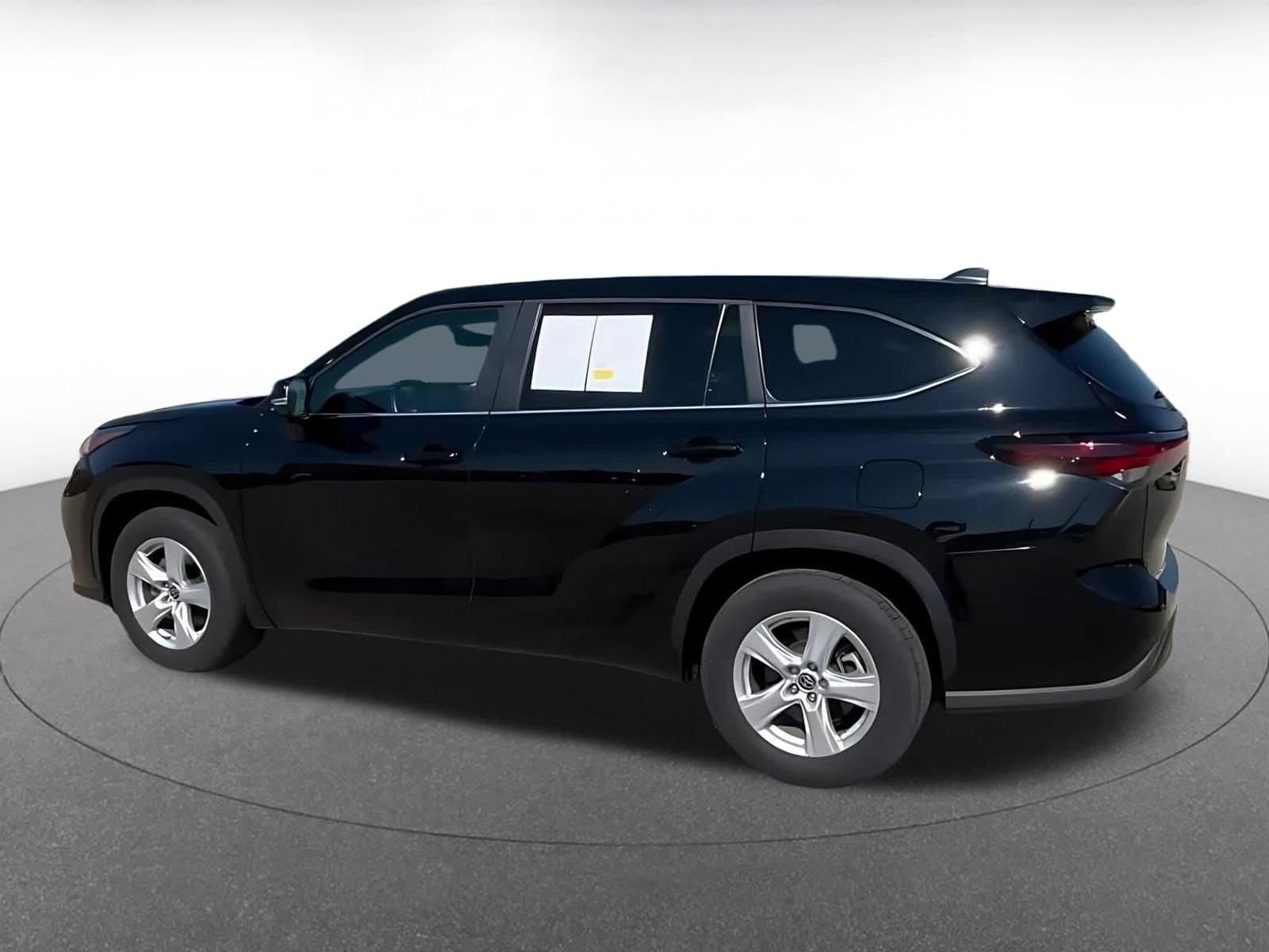 Thumbnail: 2025 Toyota Highlander - 10