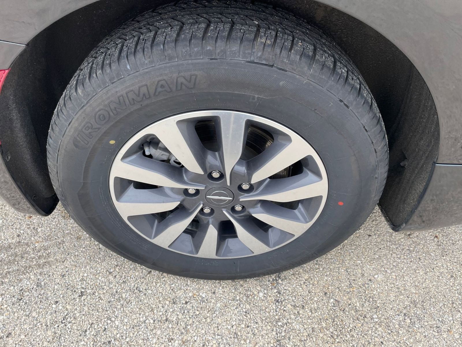 Thumbnail: 2023 Chrysler Pacifica - 33