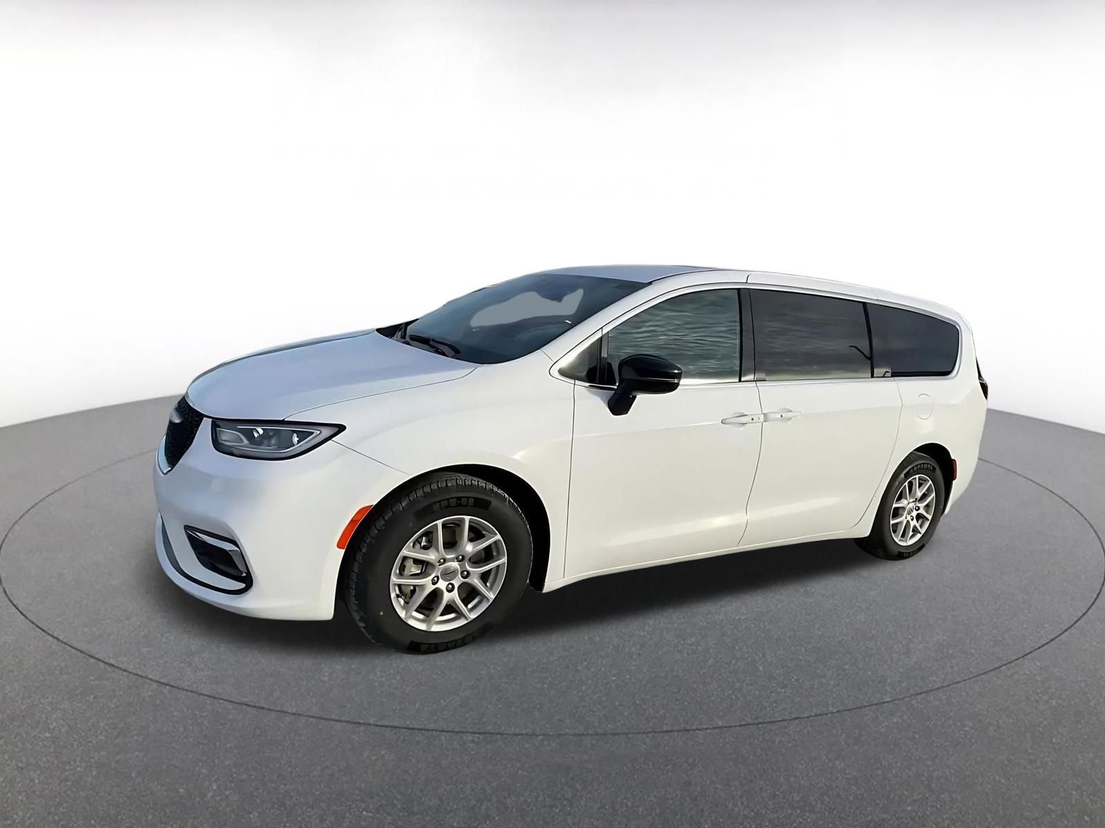 Thumbnail: 2025 Chrysler Pacifica - 8