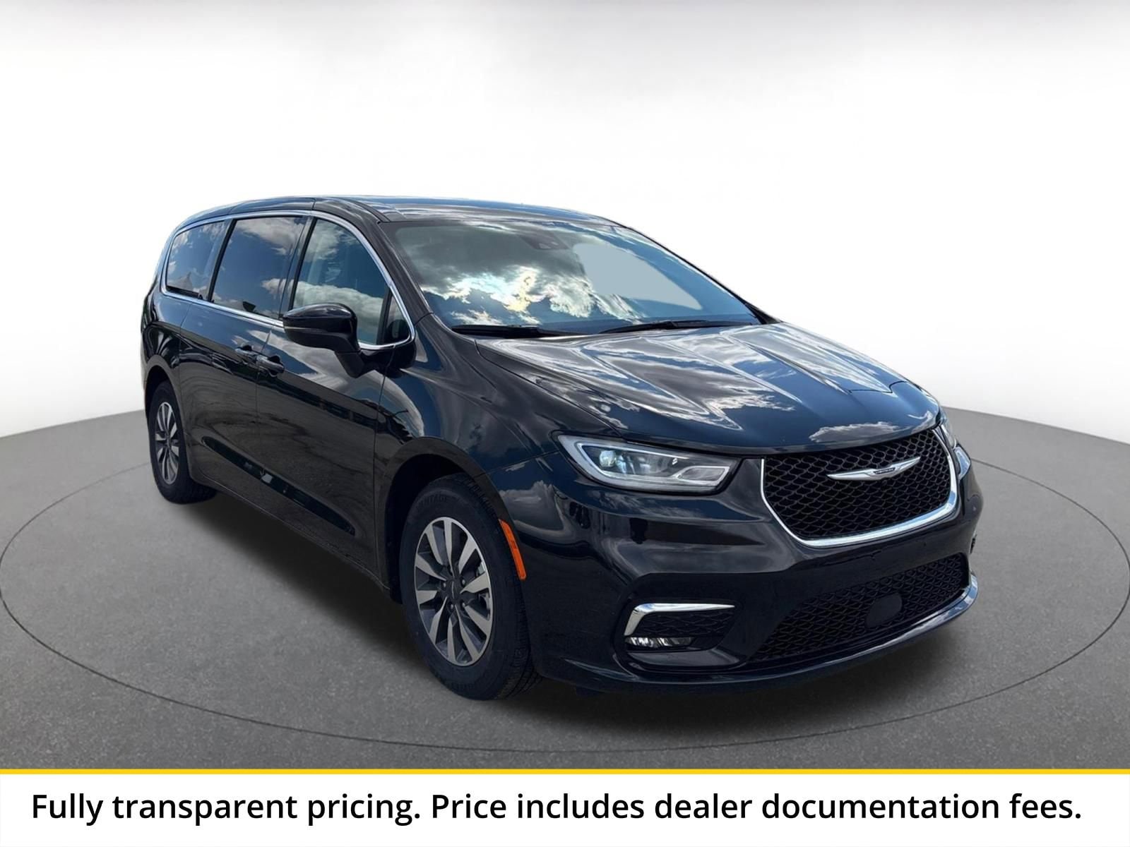 Thumbnail: 2023 Chrysler Pacifica - 1