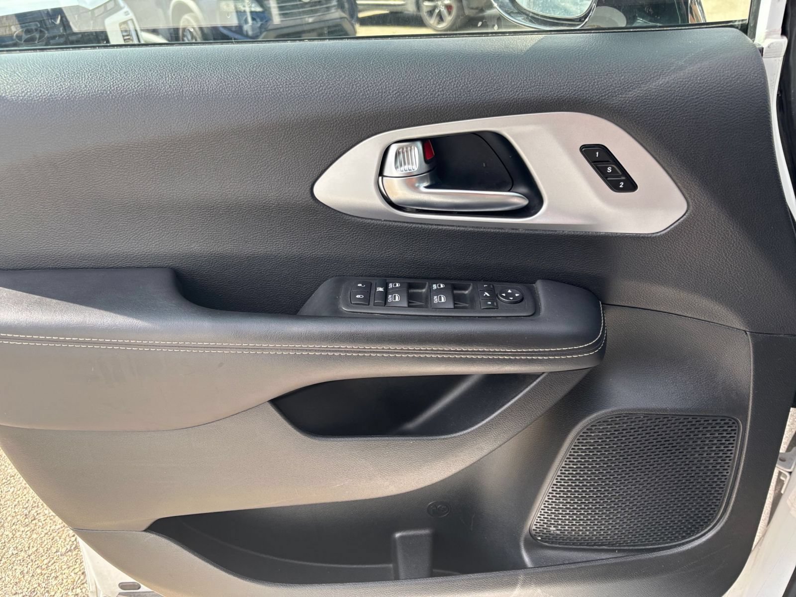 Thumbnail: 2025 Chrysler Pacifica - 18