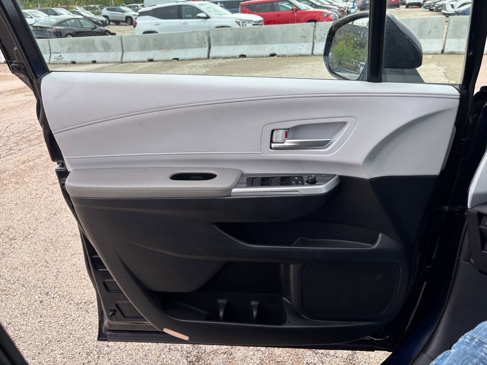 Thumbnail: 2025 Toyota Sienna - 18