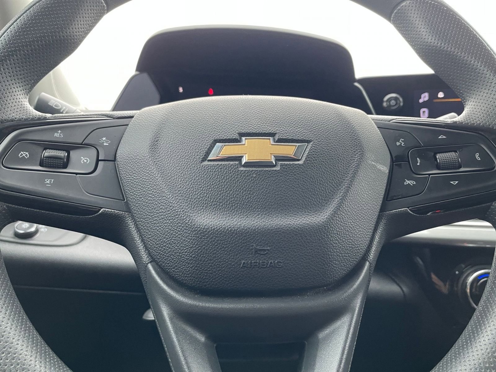 Thumbnail: 2025 Chevrolet Trax - 27