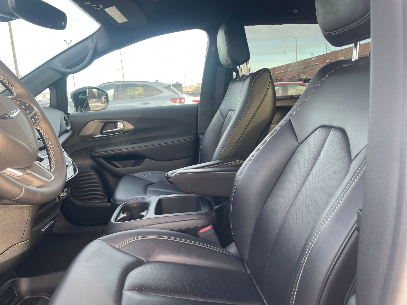 Thumbnail: 2025 Chrysler Pacifica - 28