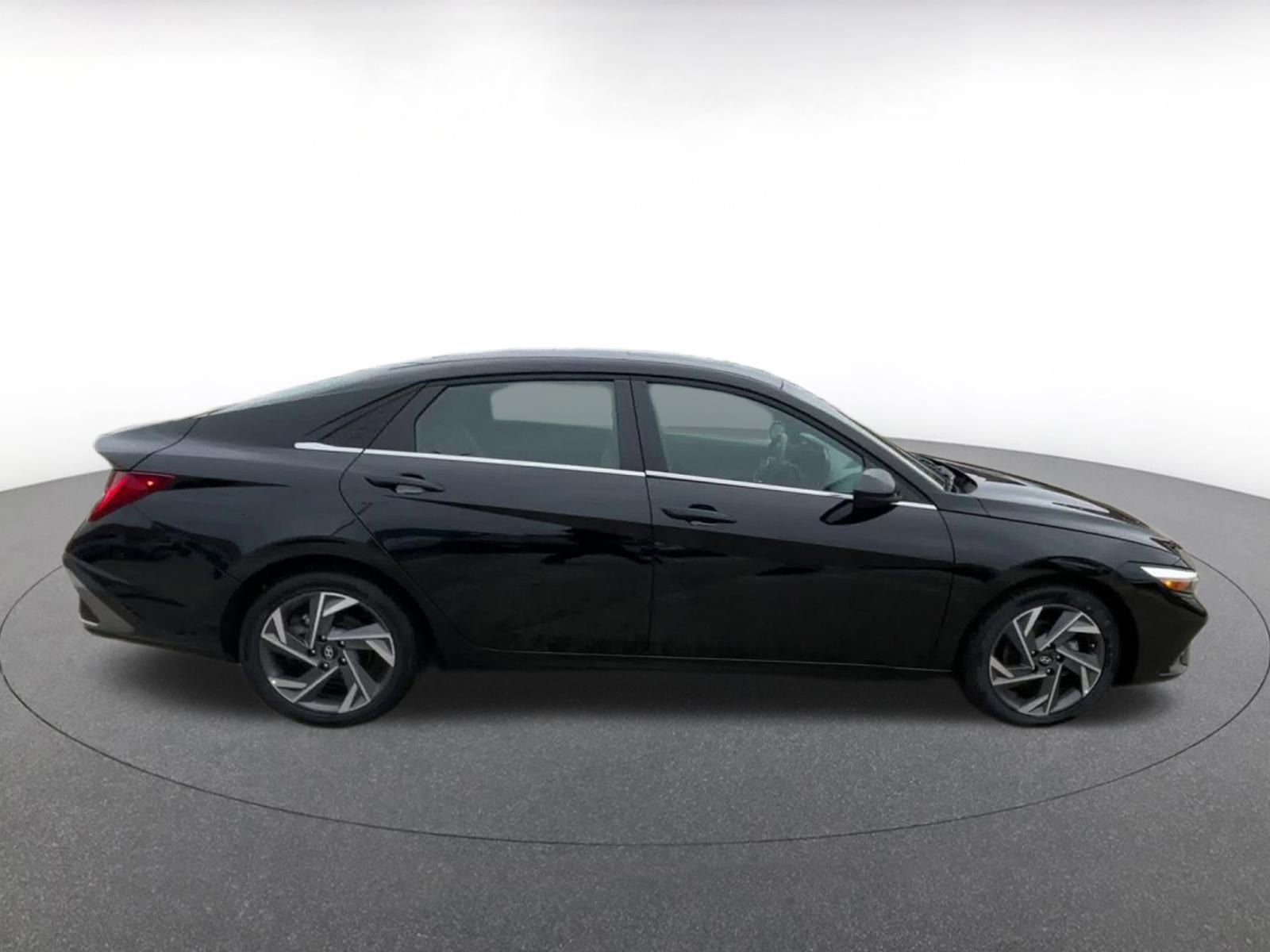 Thumbnail: 2025 Hyundai Elantra - 16