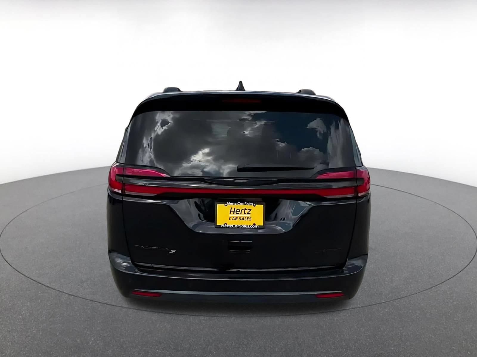 Thumbnail: 2025 Chrysler Pacifica - 13