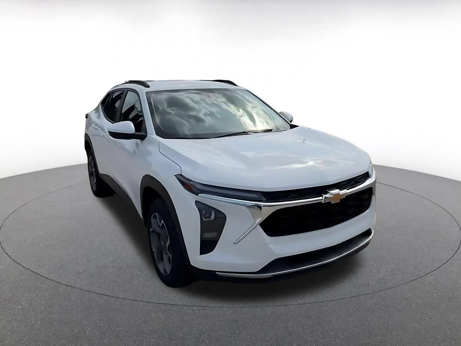 Thumbnail: 2025 Chevrolet Trax - 3