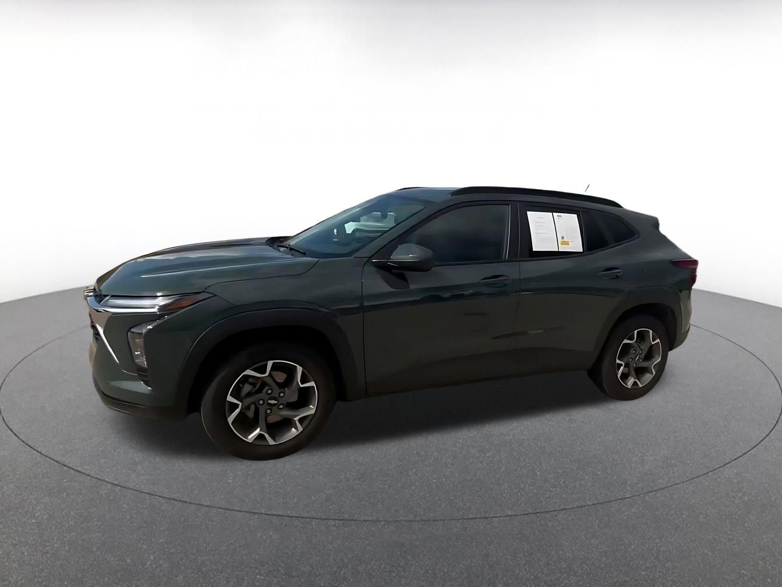 Thumbnail: 2025 Chevrolet Trax - 8